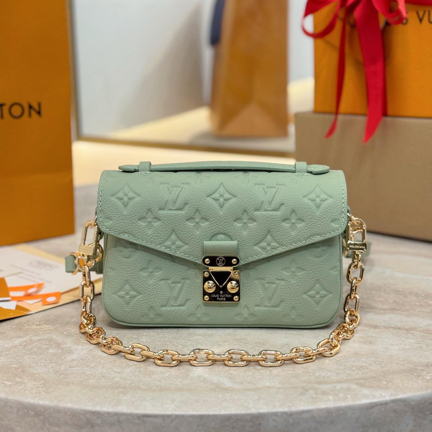 Louis Vuitton Pochette Métis East-West M2A339 - DesignerGu