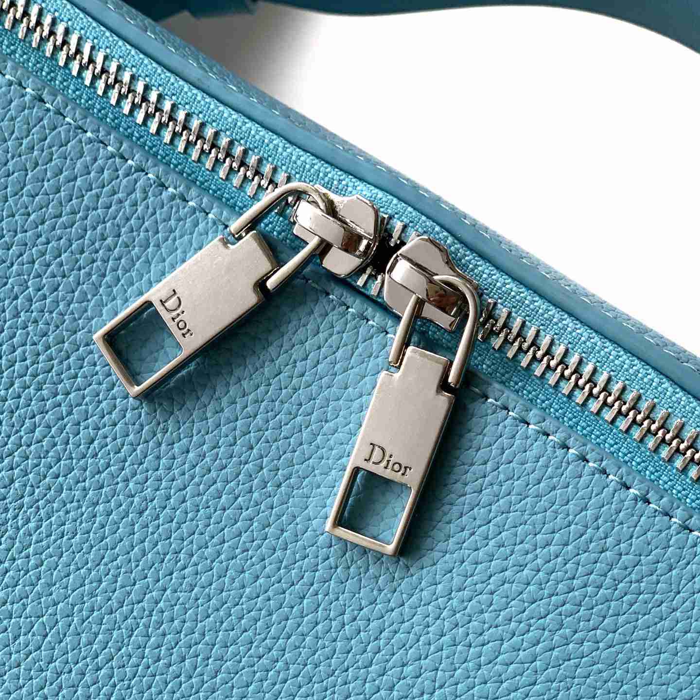 Dior Archie Zipped Bag With Strap - DesignerGu
