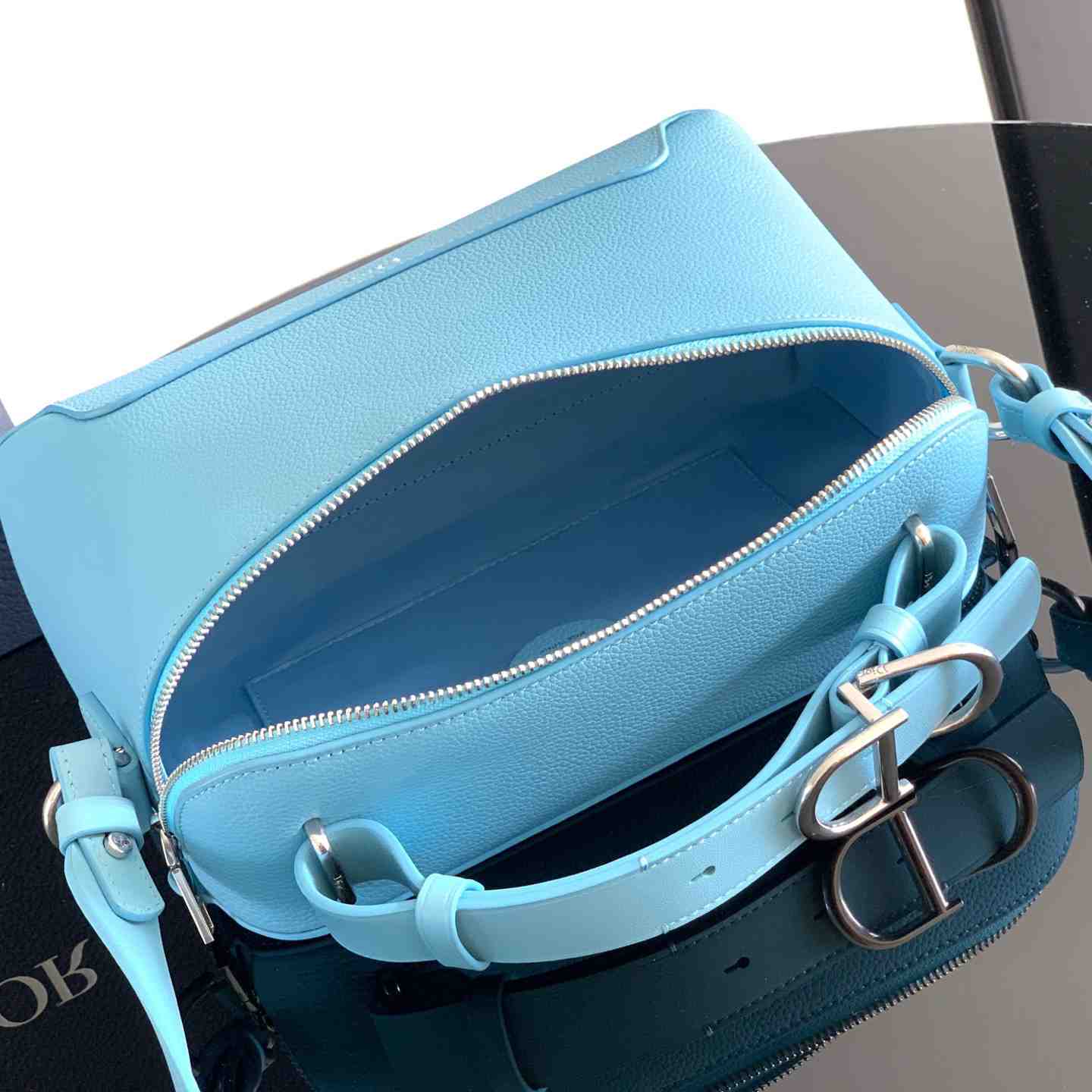 Dior Archie Zipped Bag With Strap - DesignerGu