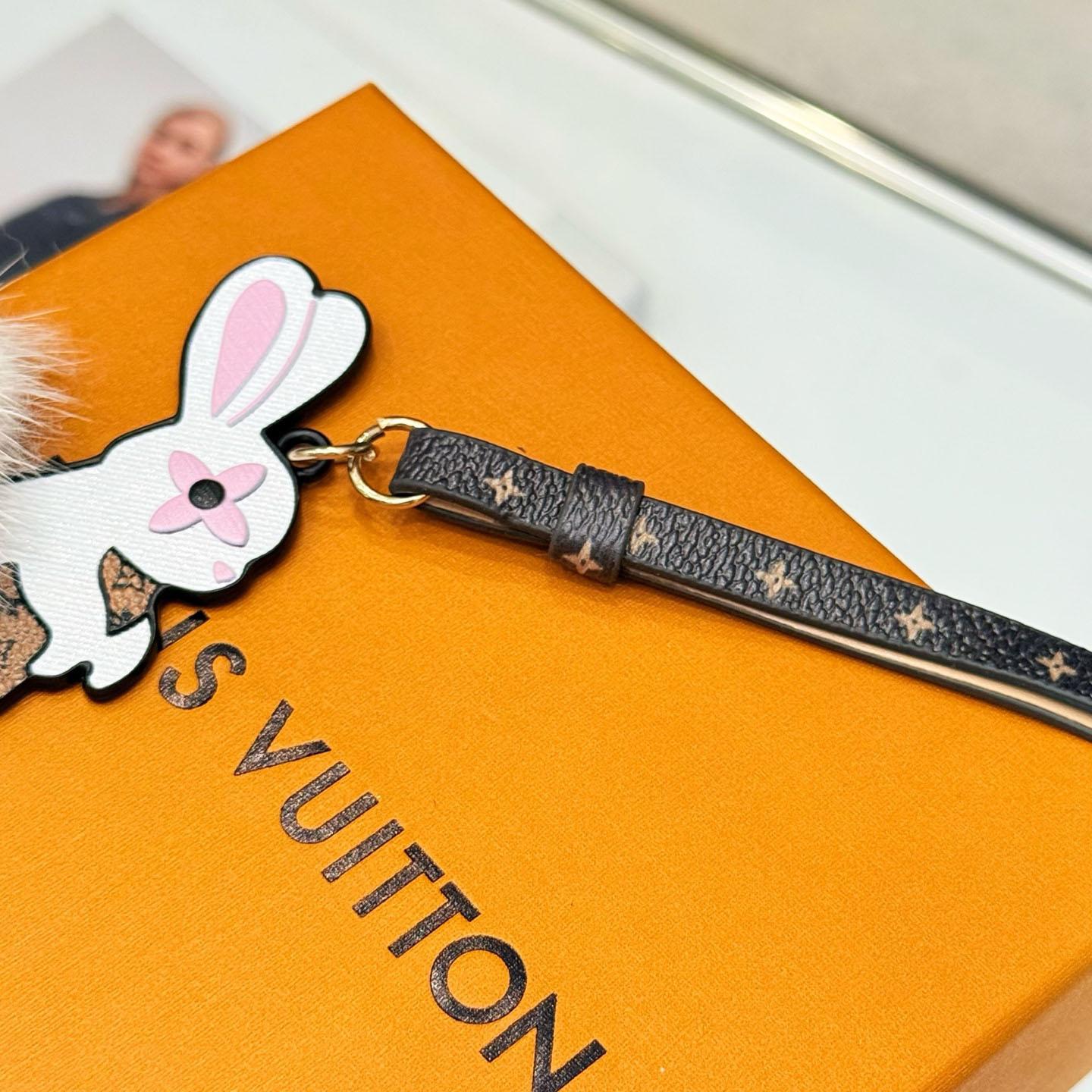 Louis Vuitton Rabbit LV Furry Friend Bag Charm M03217 - DesignerGu