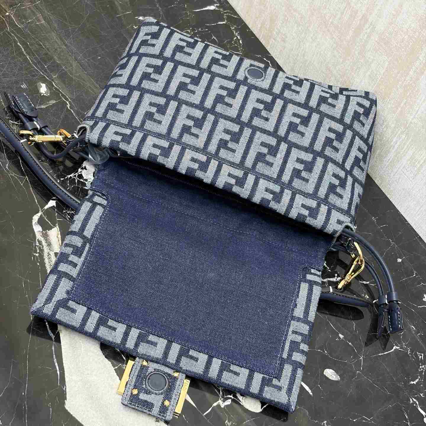 Fendi Baguette® Soft Medium - DesignerGu