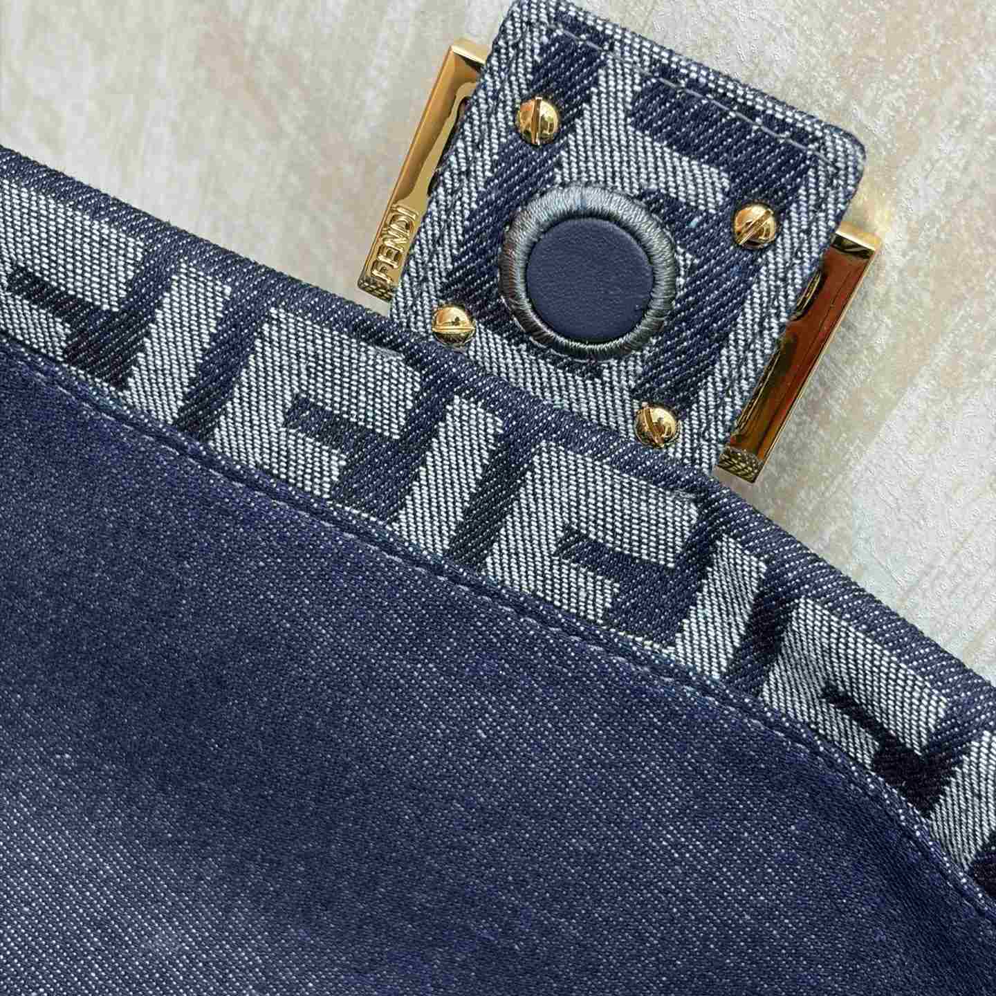 Fendi Baguette® Soft Medium - DesignerGu