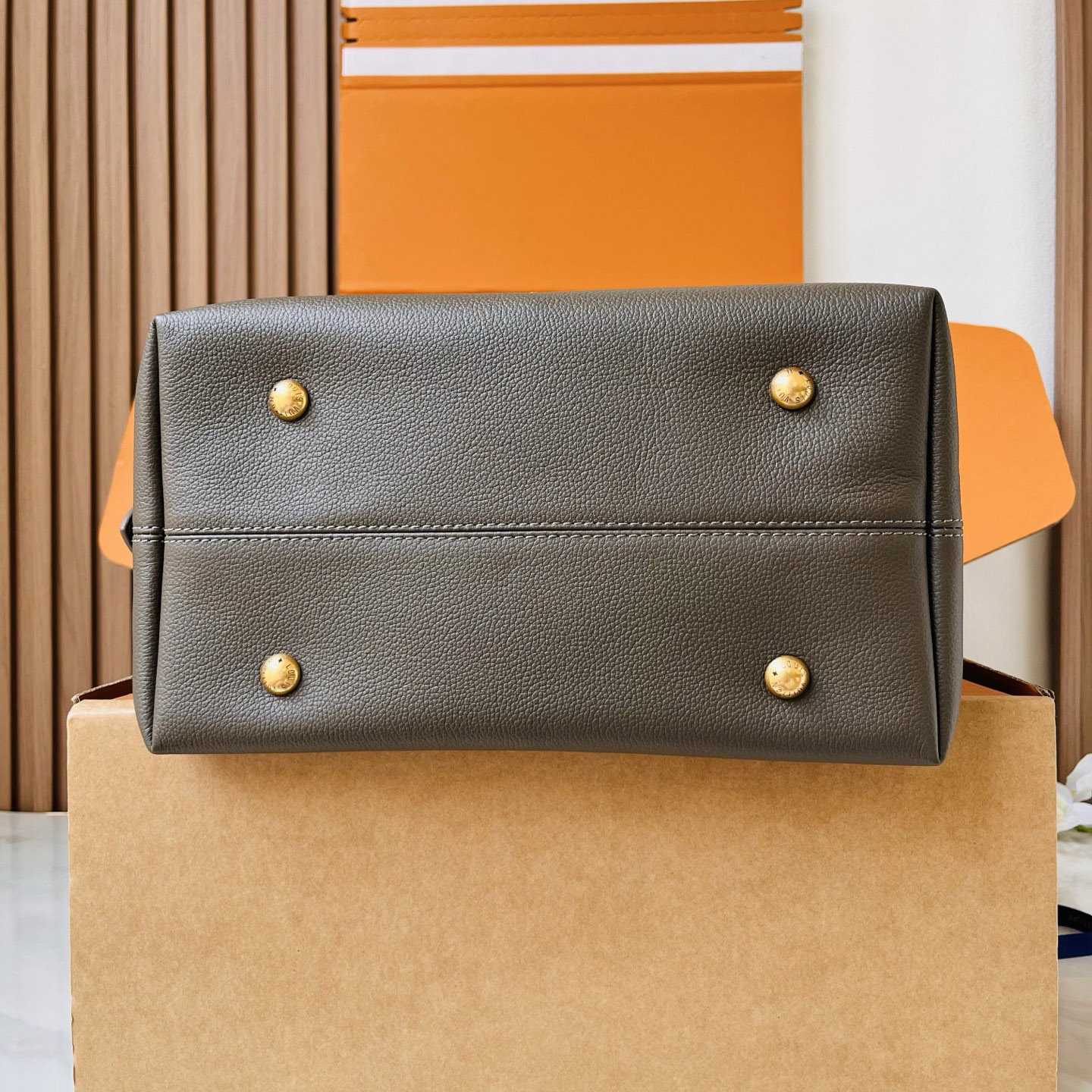 Louis Vuitton Low Key Hobo MM M29144 - DesignerGu