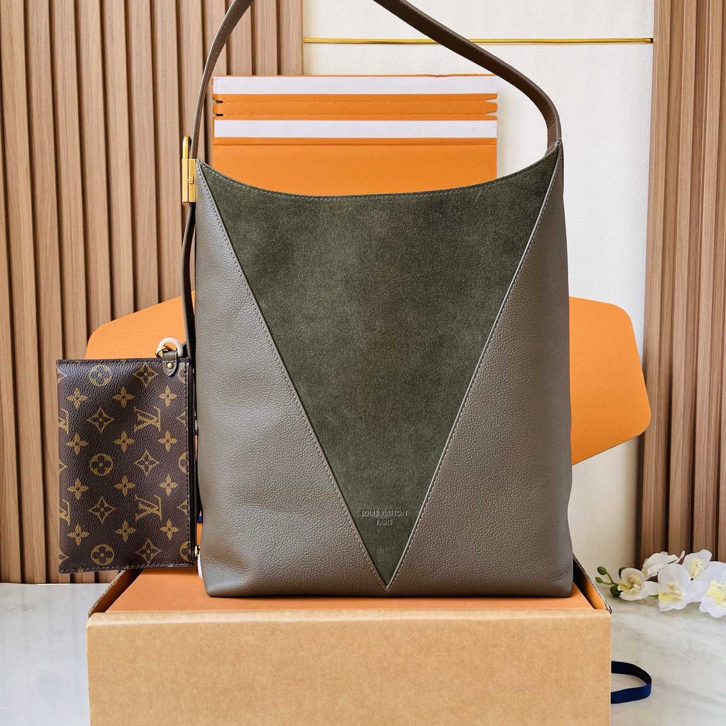 Louis Vuitton Low Key Hobo MM M29144 - DesignerGu