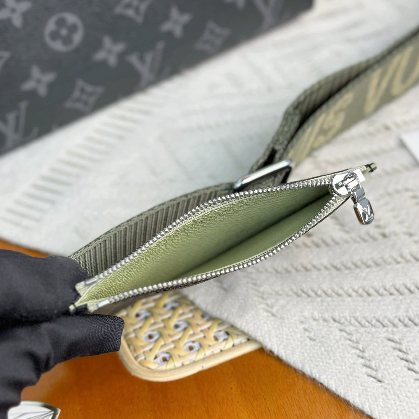 Louis Vuitton Gaston Wearable Wallet M28733 - DesignerGu
