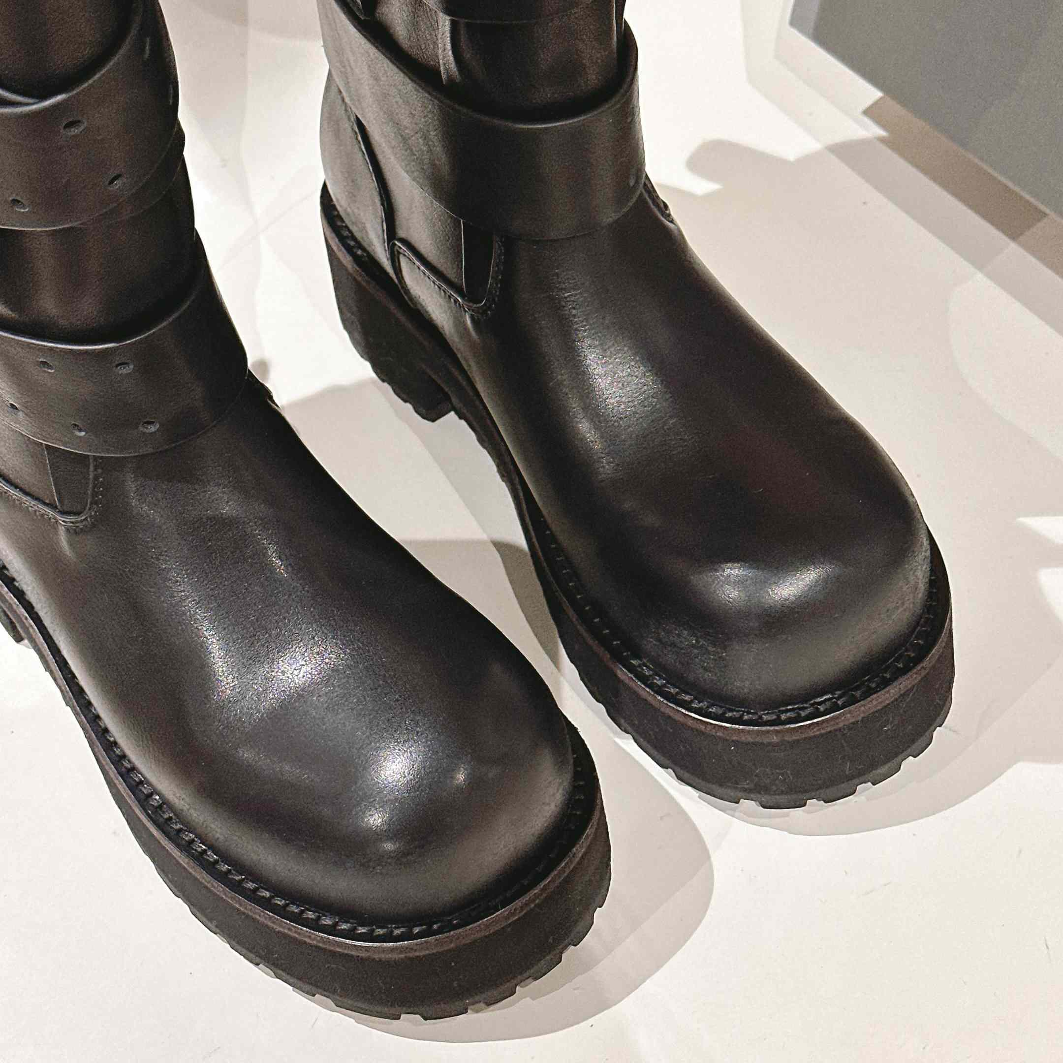Balenciaga Venom High Boot In Black - DesignerGu