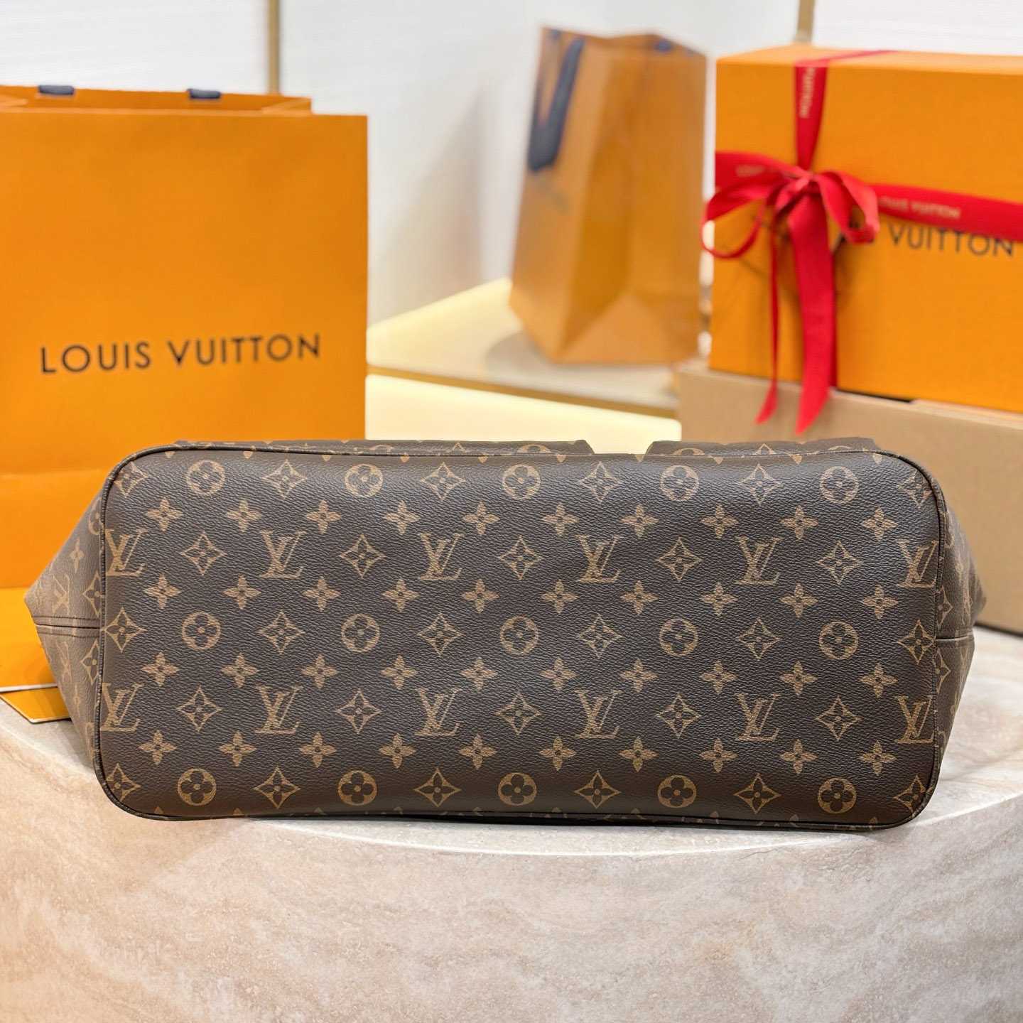 Louis Vuitton Nevereverfull Cargo M2A617 - DesignerGu