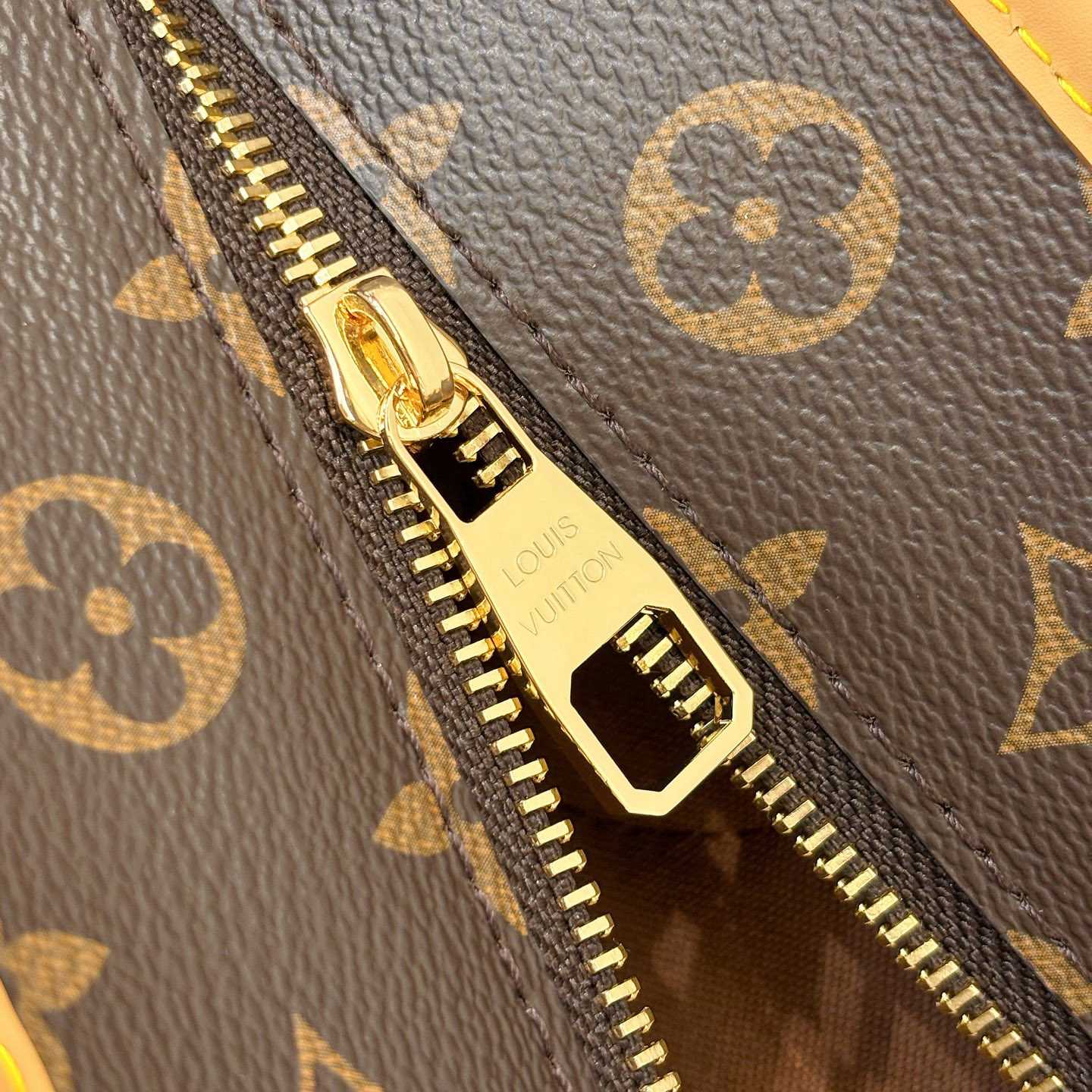 Louis Vuitton Nevereverfull Cargo M2A617 - DesignerGu