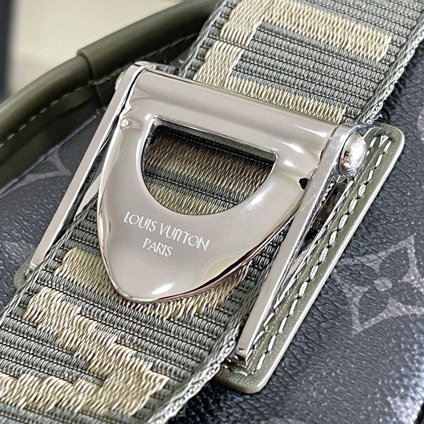 Louis Vuitton Courrier Messenger M28629 - DesignerGu