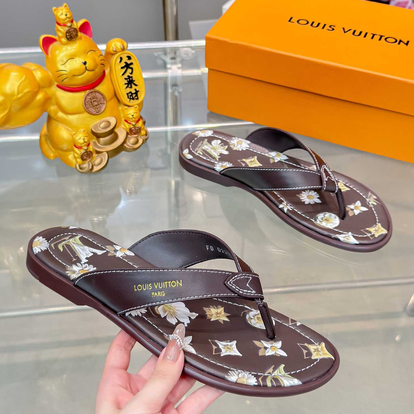Louis Vuitton LV Sunset Thong - DesignerGu