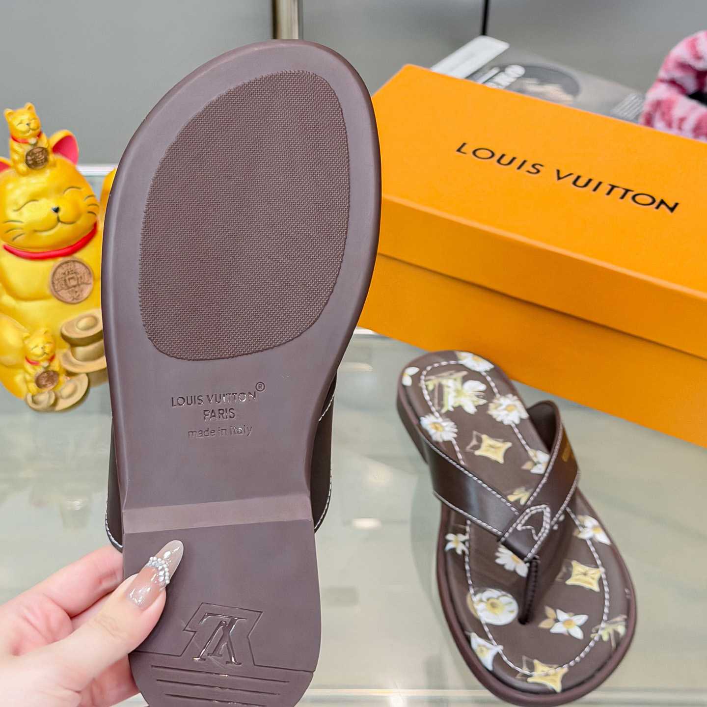 Louis Vuitton LV Sunset Thong - DesignerGu