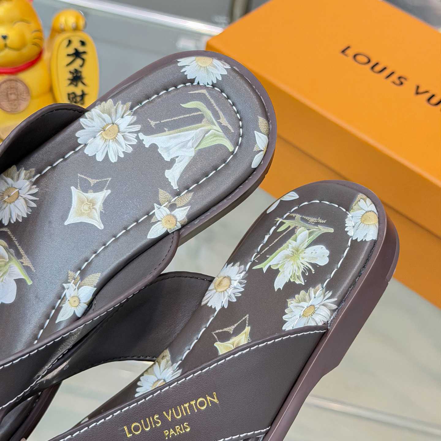 Louis Vuitton LV Sunset Thong - DesignerGu