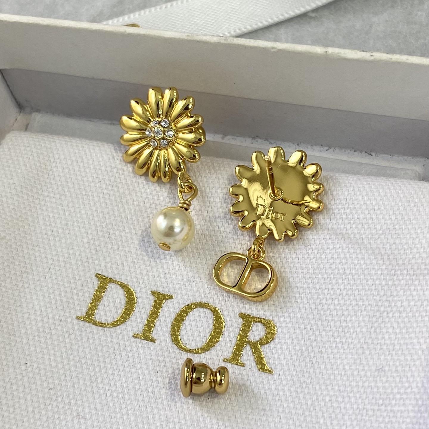 Dior CD Multi Flowers Earrings - DesignerGu