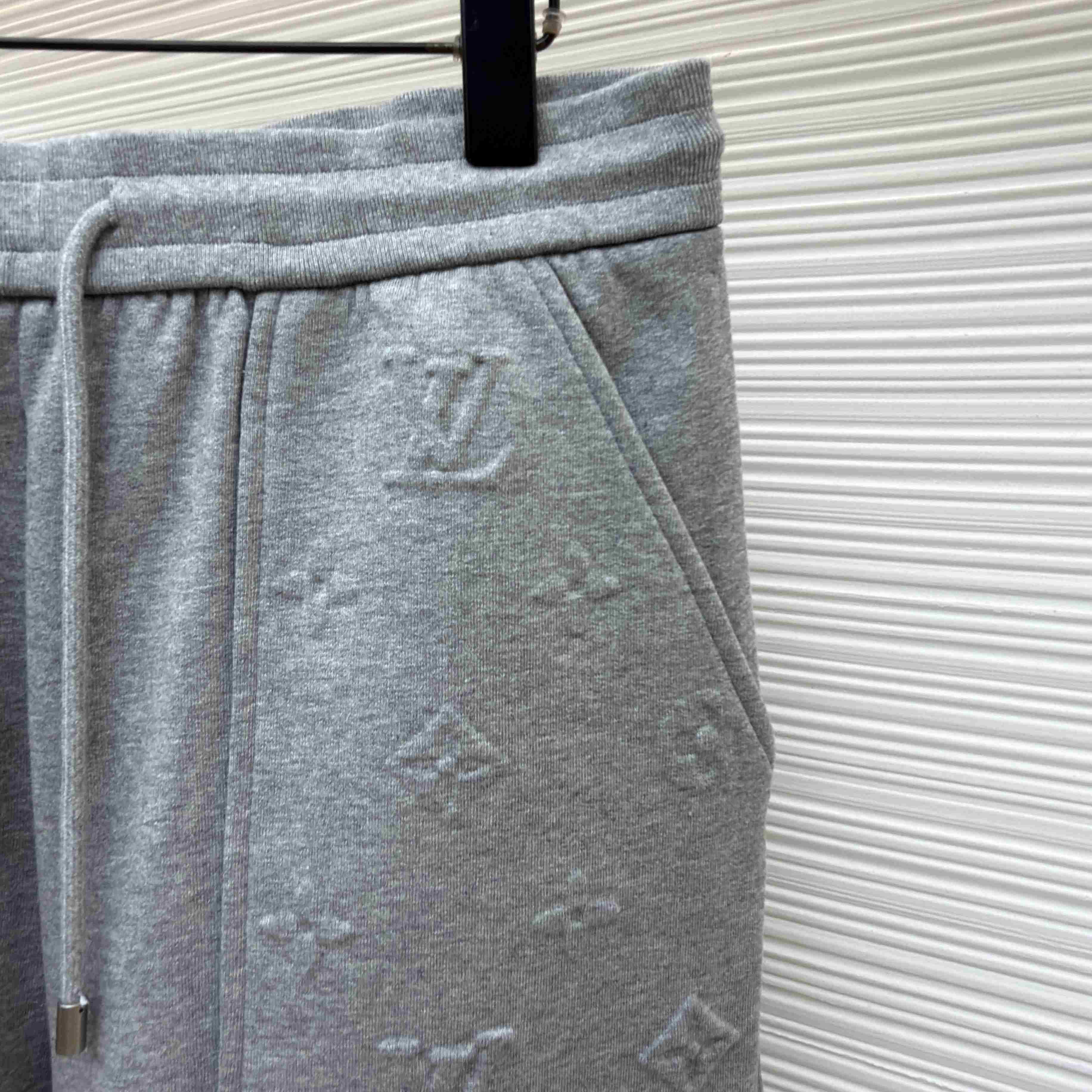 Louis Vuitton Embossed Signature Detail Pants 1AK6IK - DesignerGu