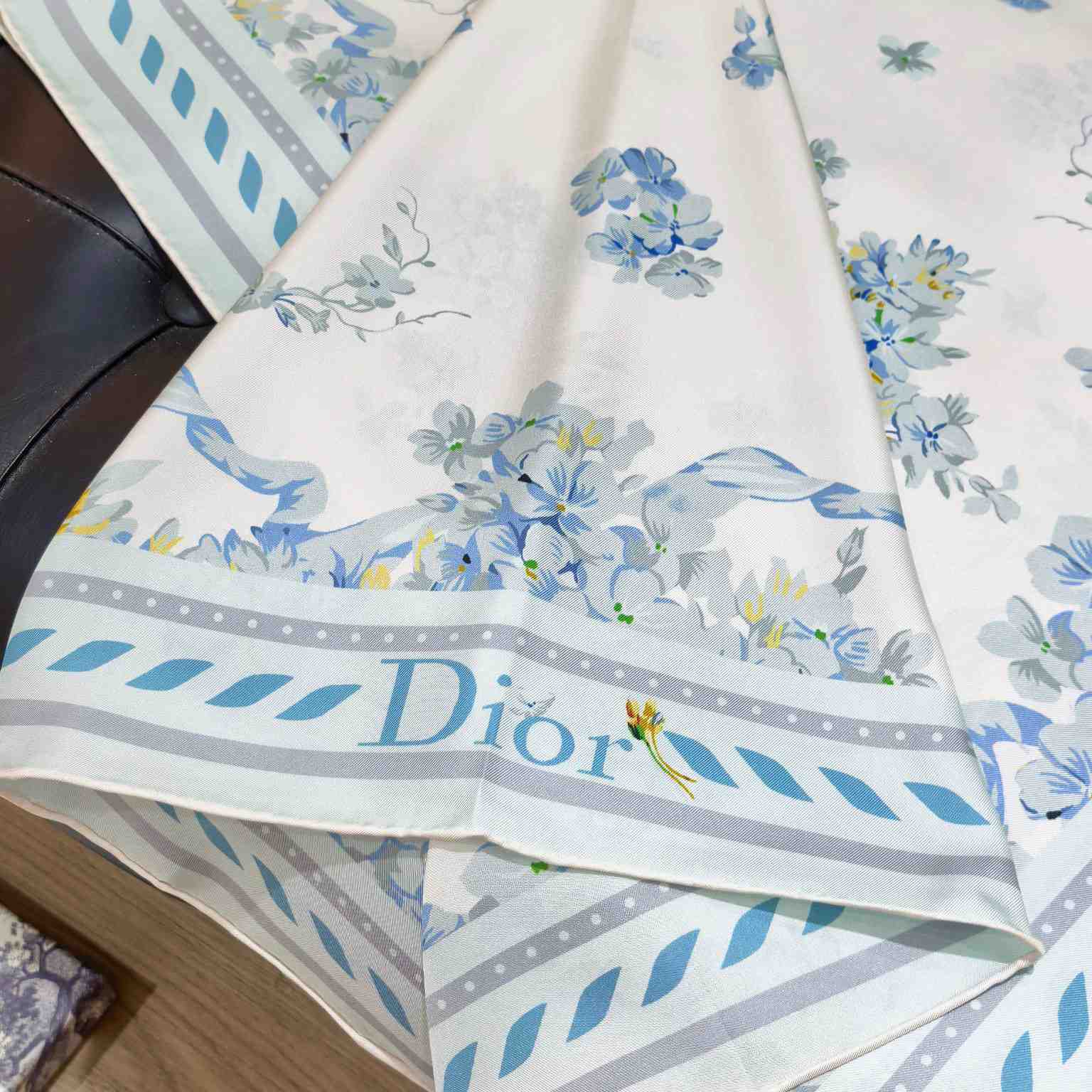 Dior Lilac Bouquet 90 Square Scarf - DesignerGu