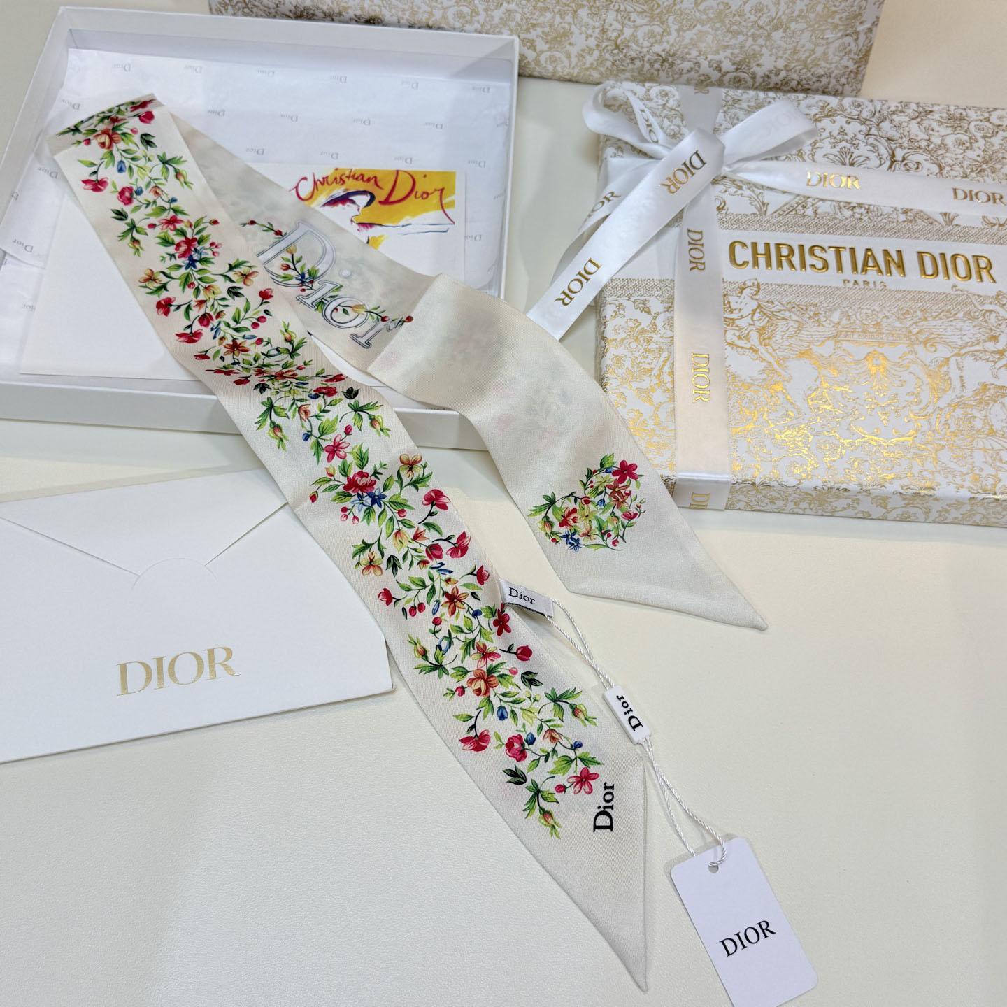 Dior Dioramour Floral Heart Mitzah Scarf - DesignerGu