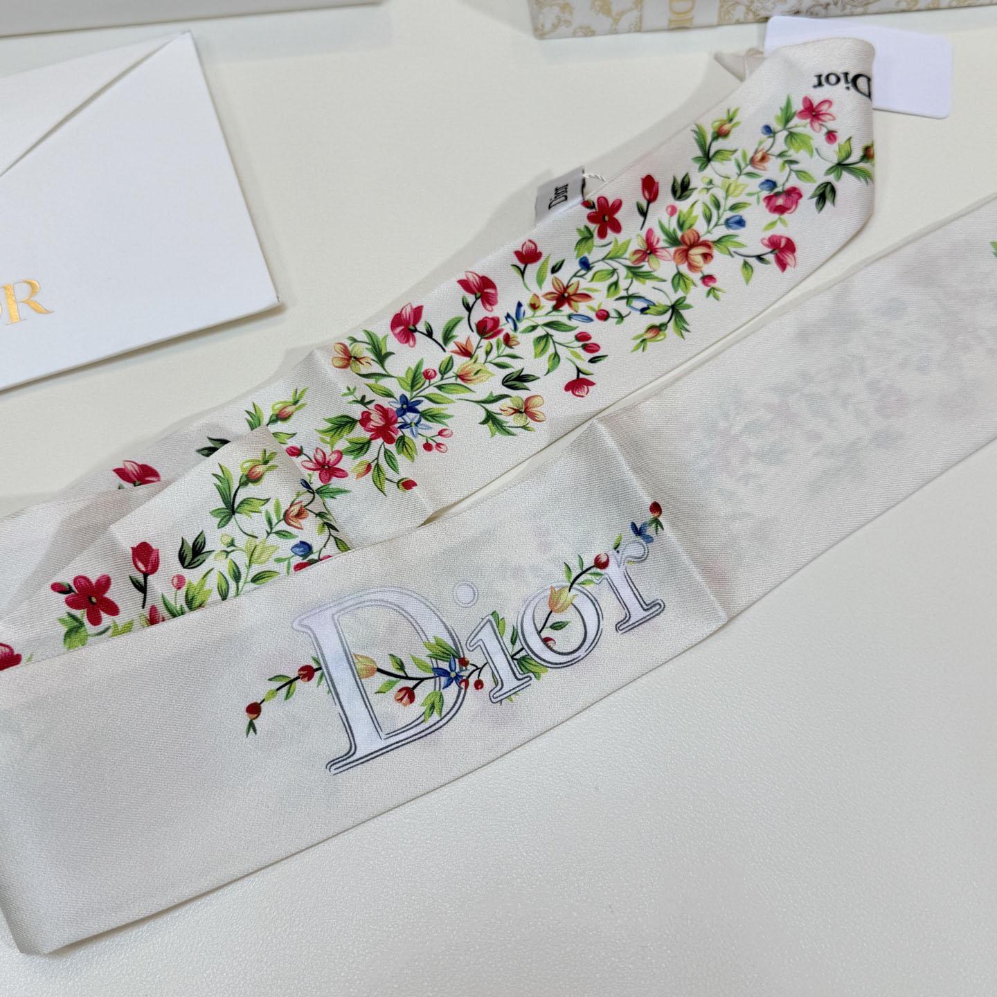 Dior Dioramour Floral Heart Mitzah Scarf - DesignerGu