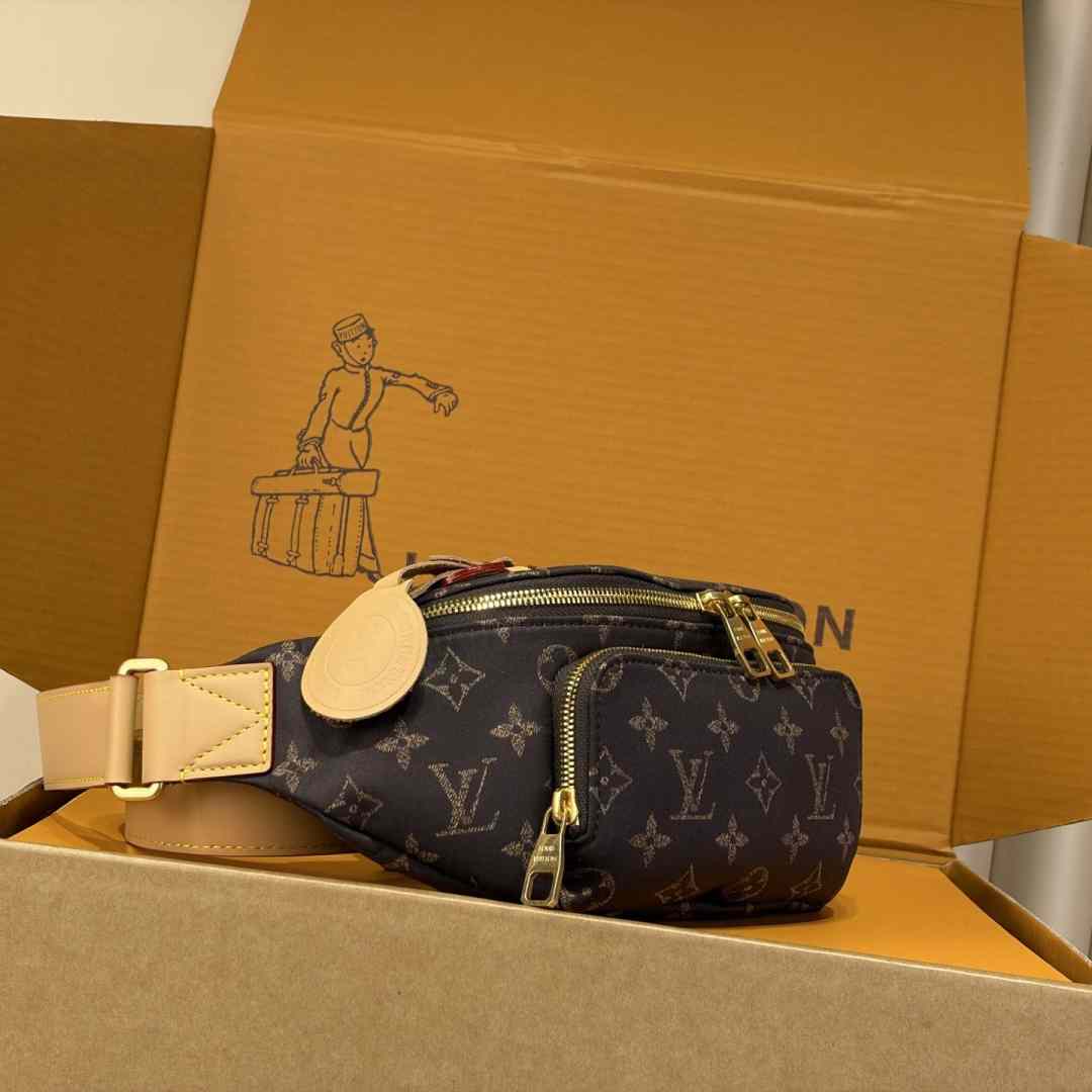 Louis Vuitton Rush Bumbag Louis Vuitton Silk Tech M2A452 - DesignerGu