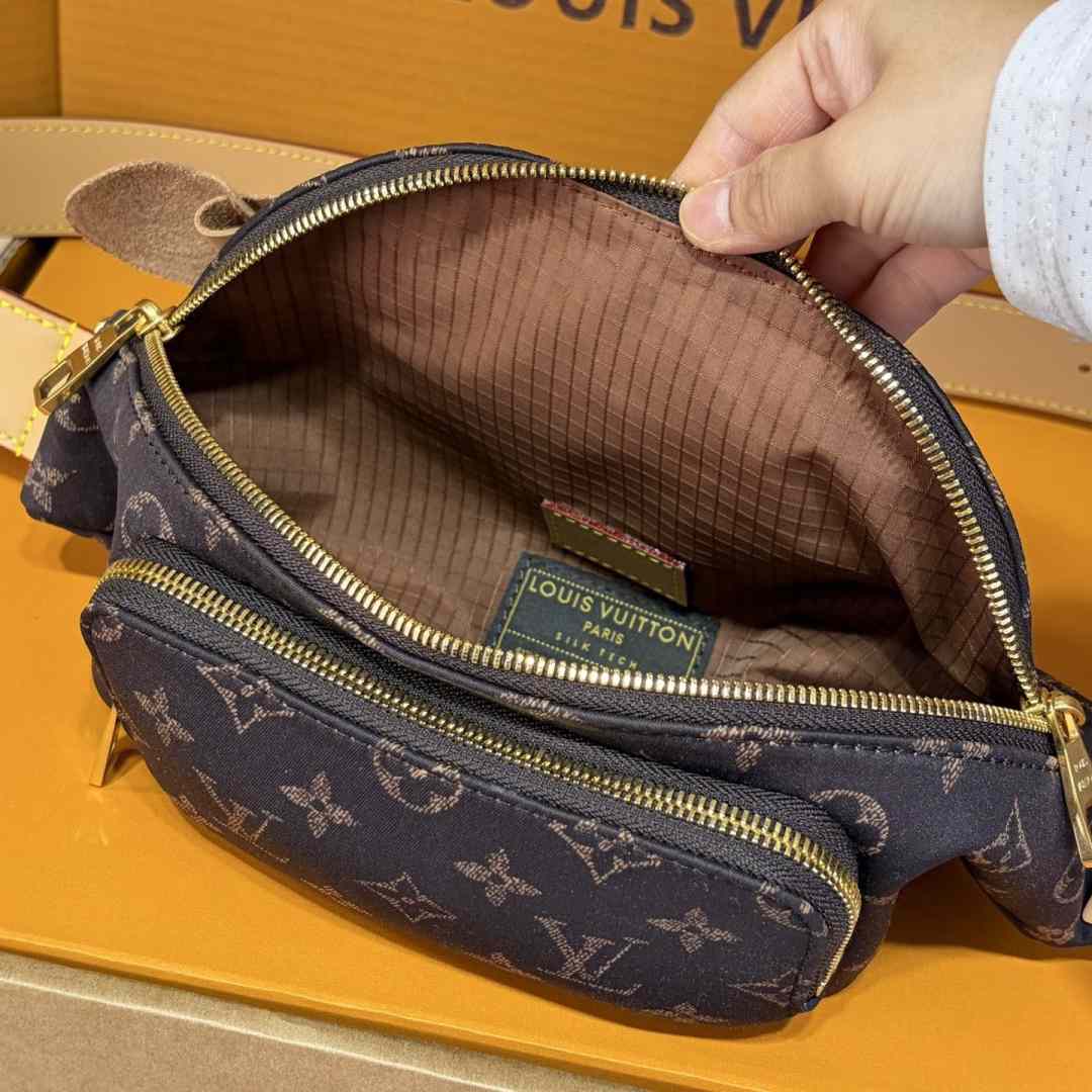 Louis Vuitton Rush Bumbag Louis Vuitton Silk Tech M2A452 - DesignerGu