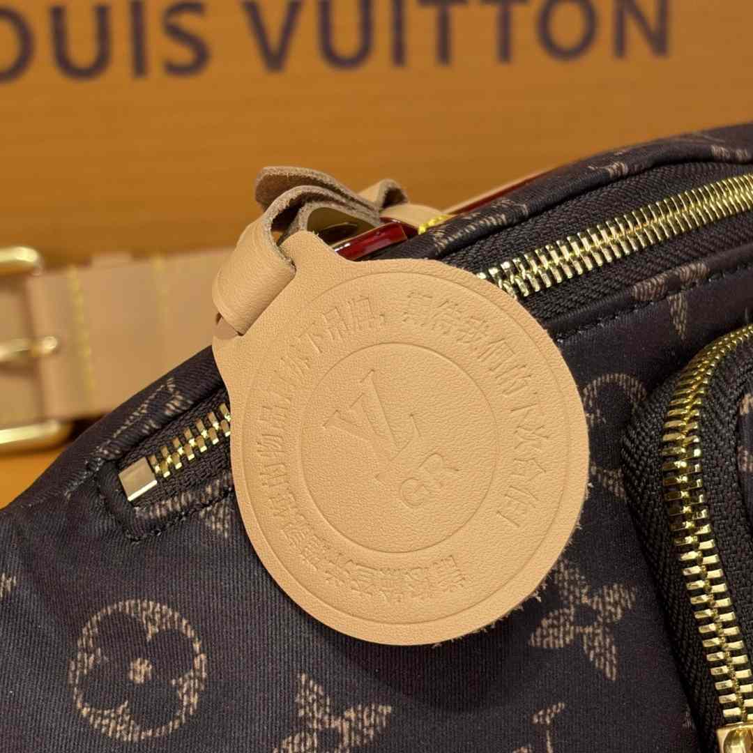 Louis Vuitton Rush Bumbag Louis Vuitton Silk Tech M2A452 - DesignerGu