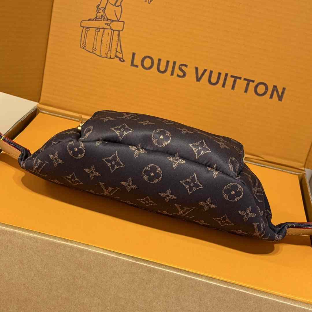 Louis Vuitton Rush Bumbag Louis Vuitton Silk Tech M2A452 - DesignerGu