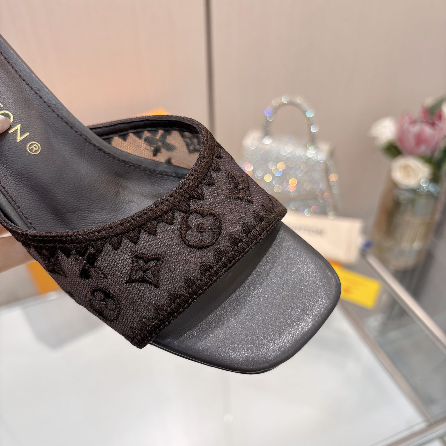 Louis Vuitton 6AM Mule - DesignerGu