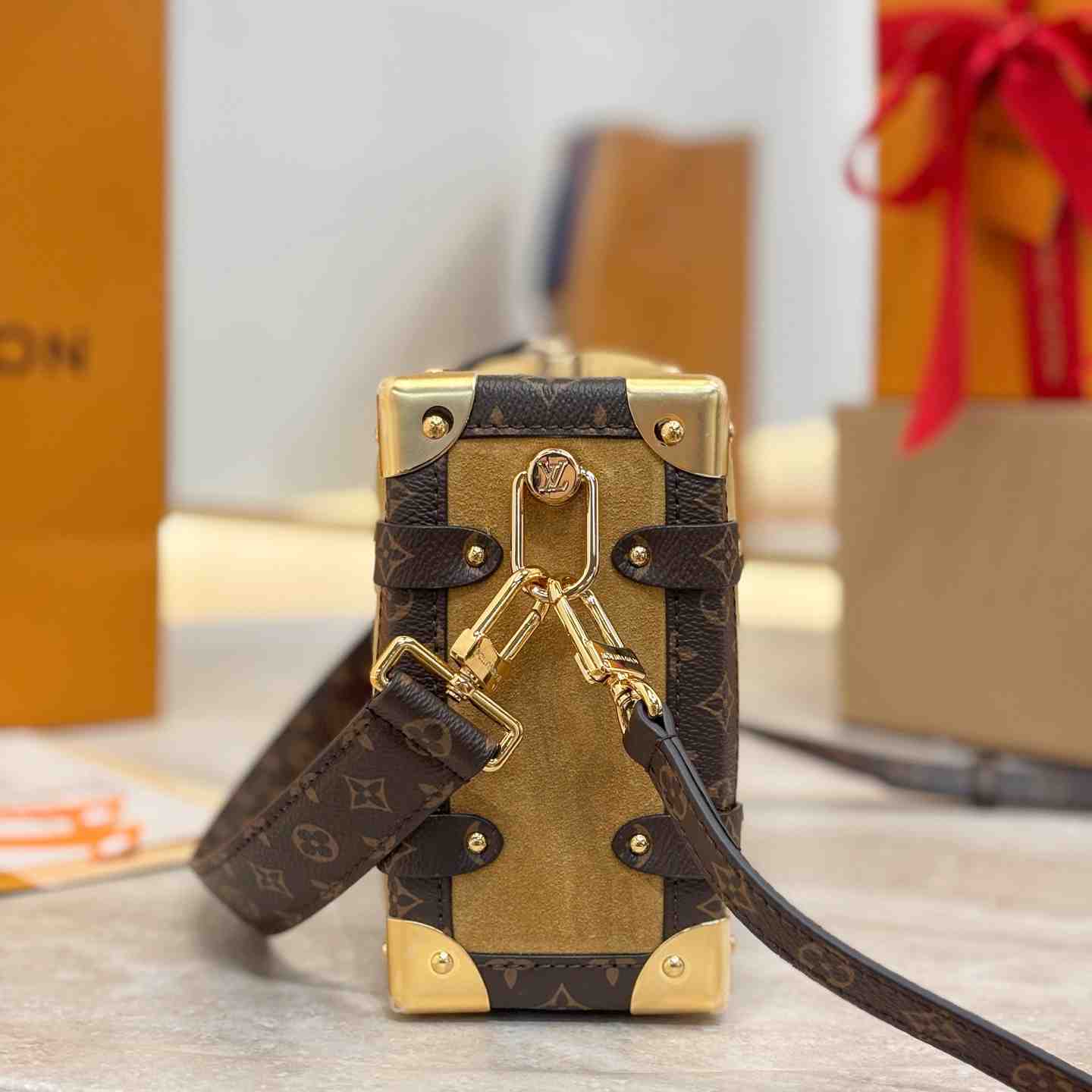 Louis Vuitton Side Trunk MM M2A041 - DesignerGu