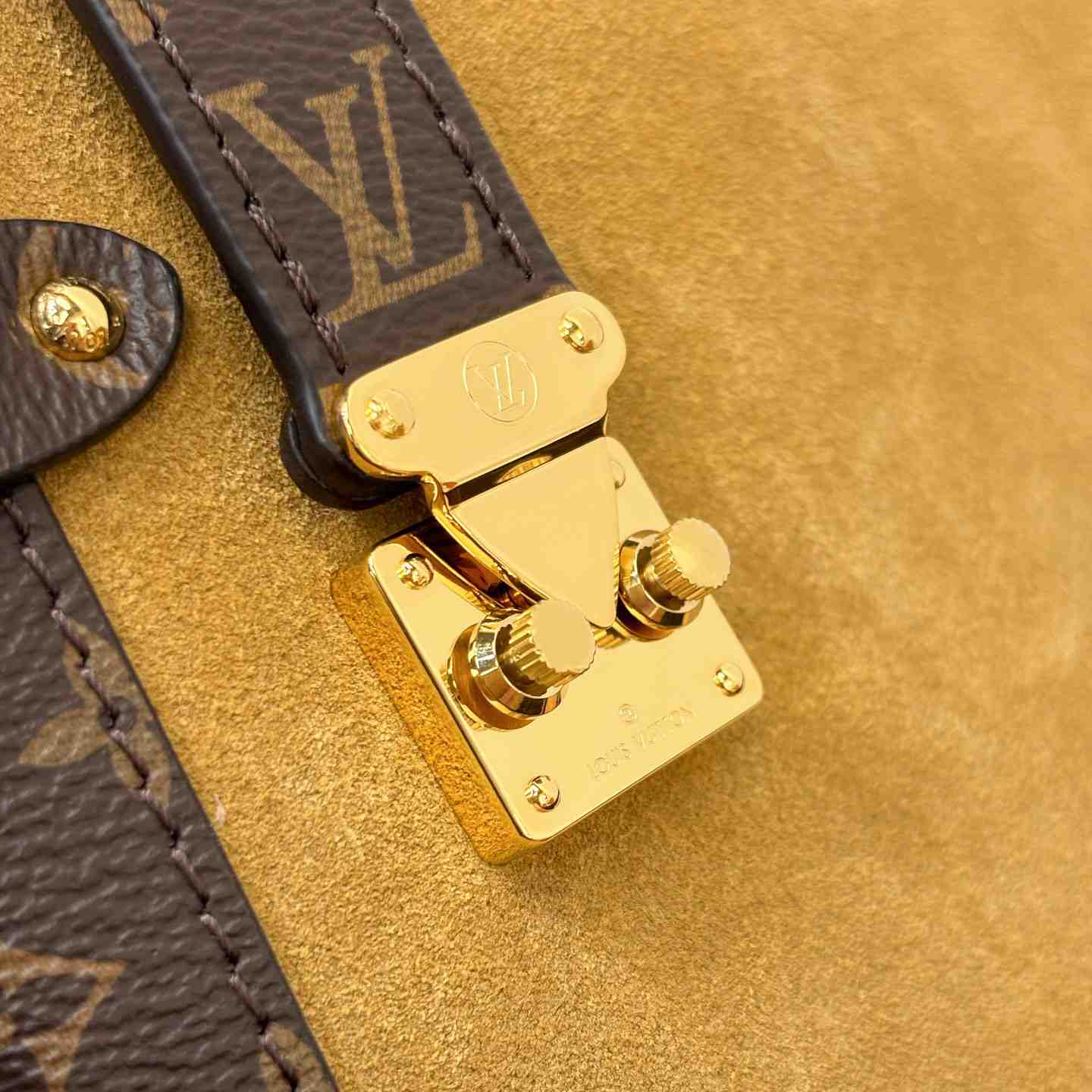 Louis Vuitton Side Trunk MM M2A041 - DesignerGu