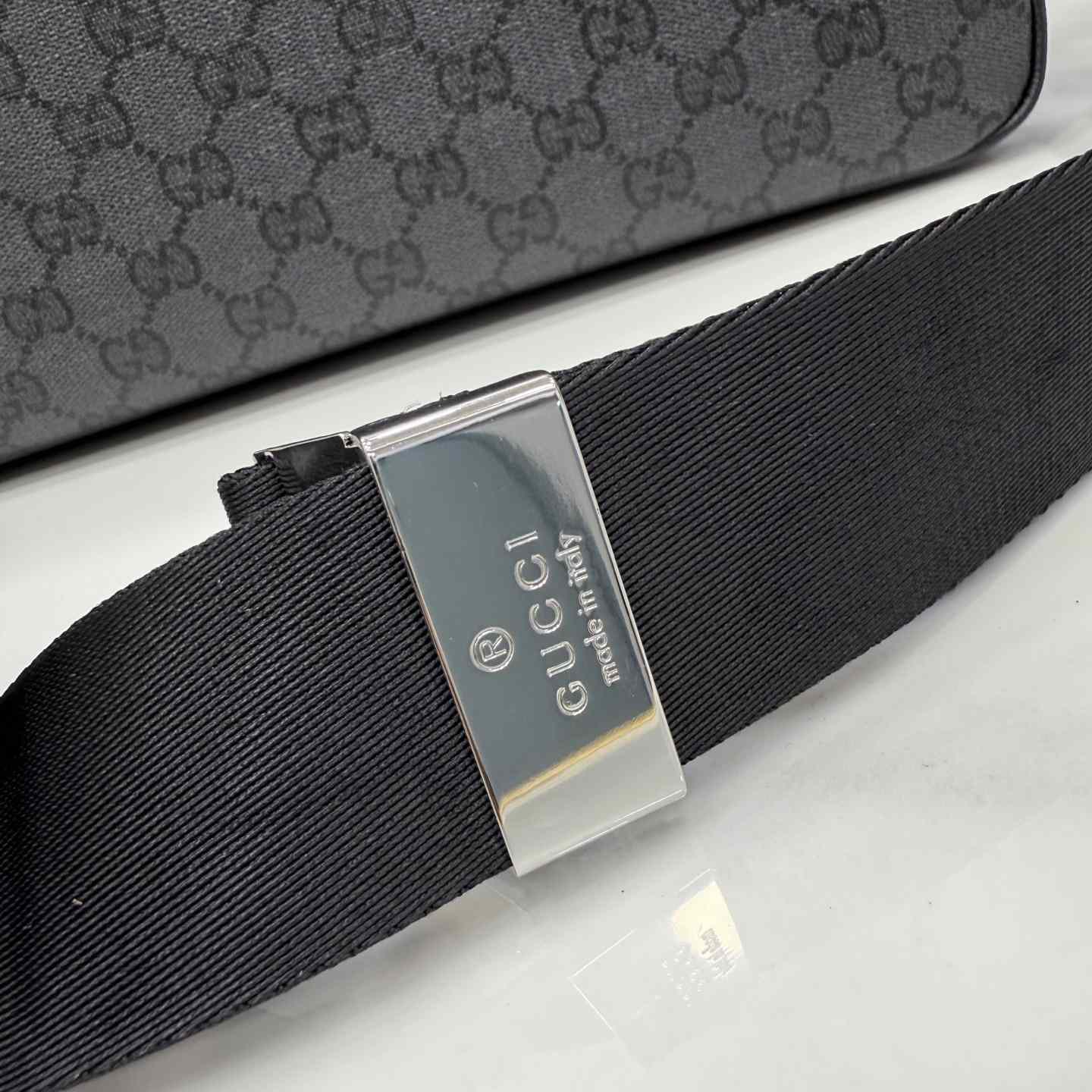 Gucci Essence Classic Medium Crossbody Bag A006JE - DesignerGu