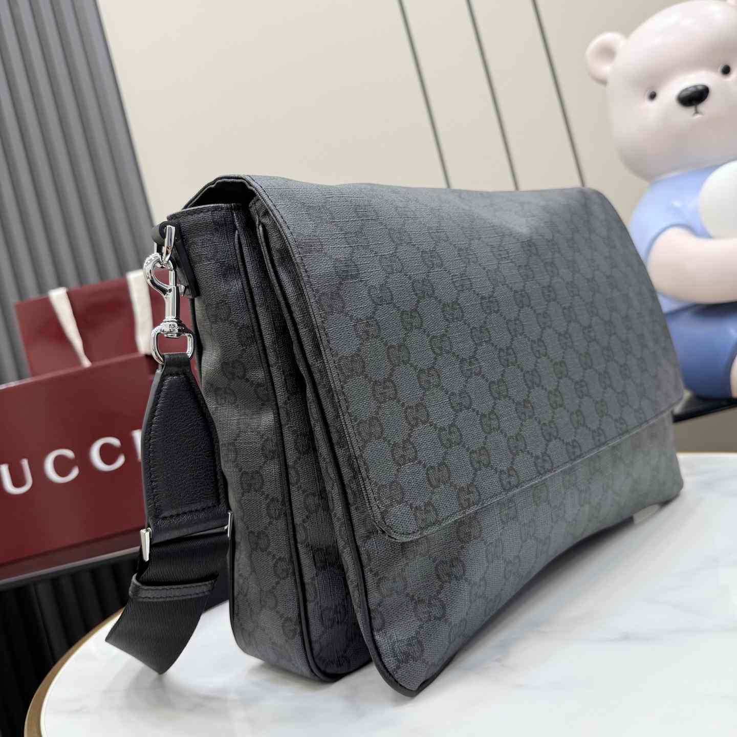 Gucci Essence Classic Medium Crossbody Bag A006JE - DesignerGu