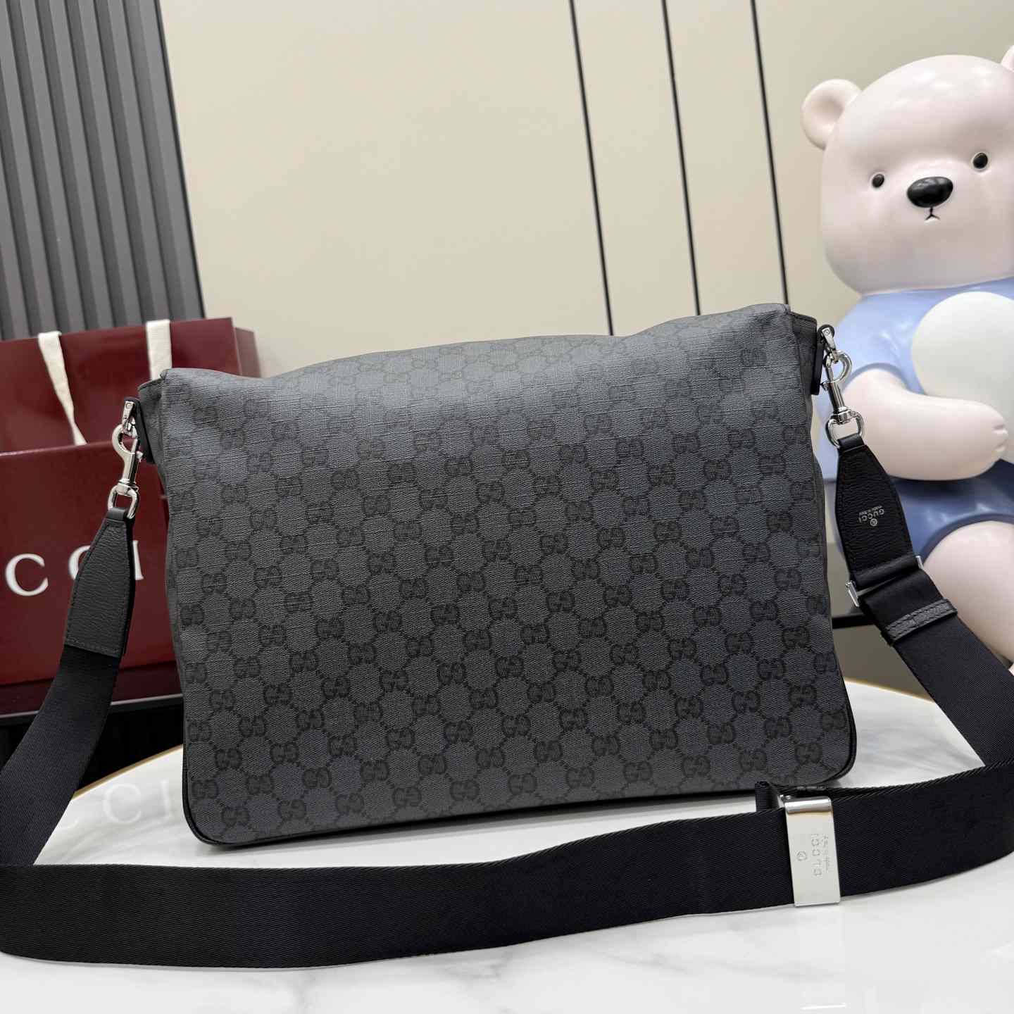 Gucci Essence Classic Medium Crossbody Bag A006JE - DesignerGu