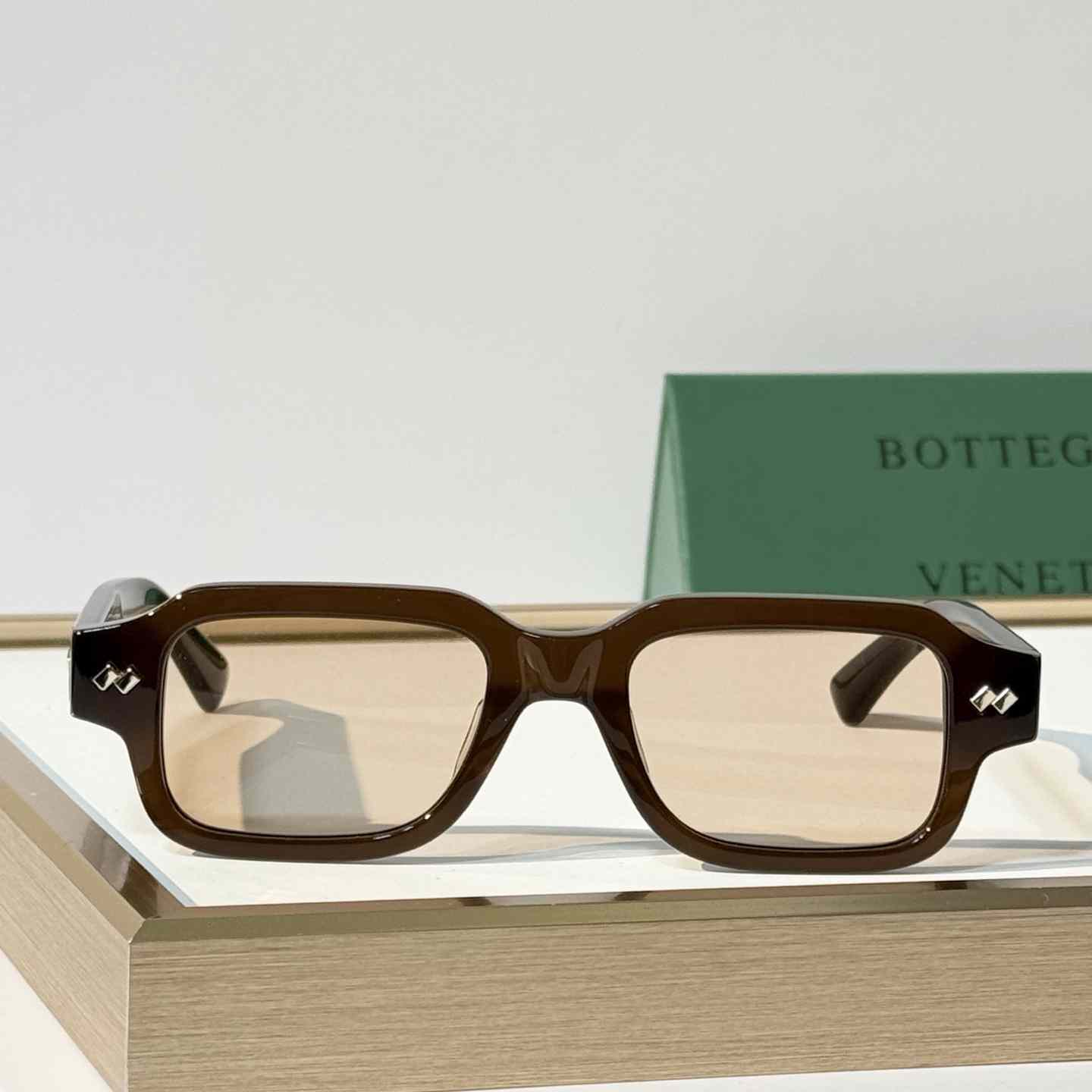 Bottega Veneta BV1442S Sunglasses    - DesignerGu