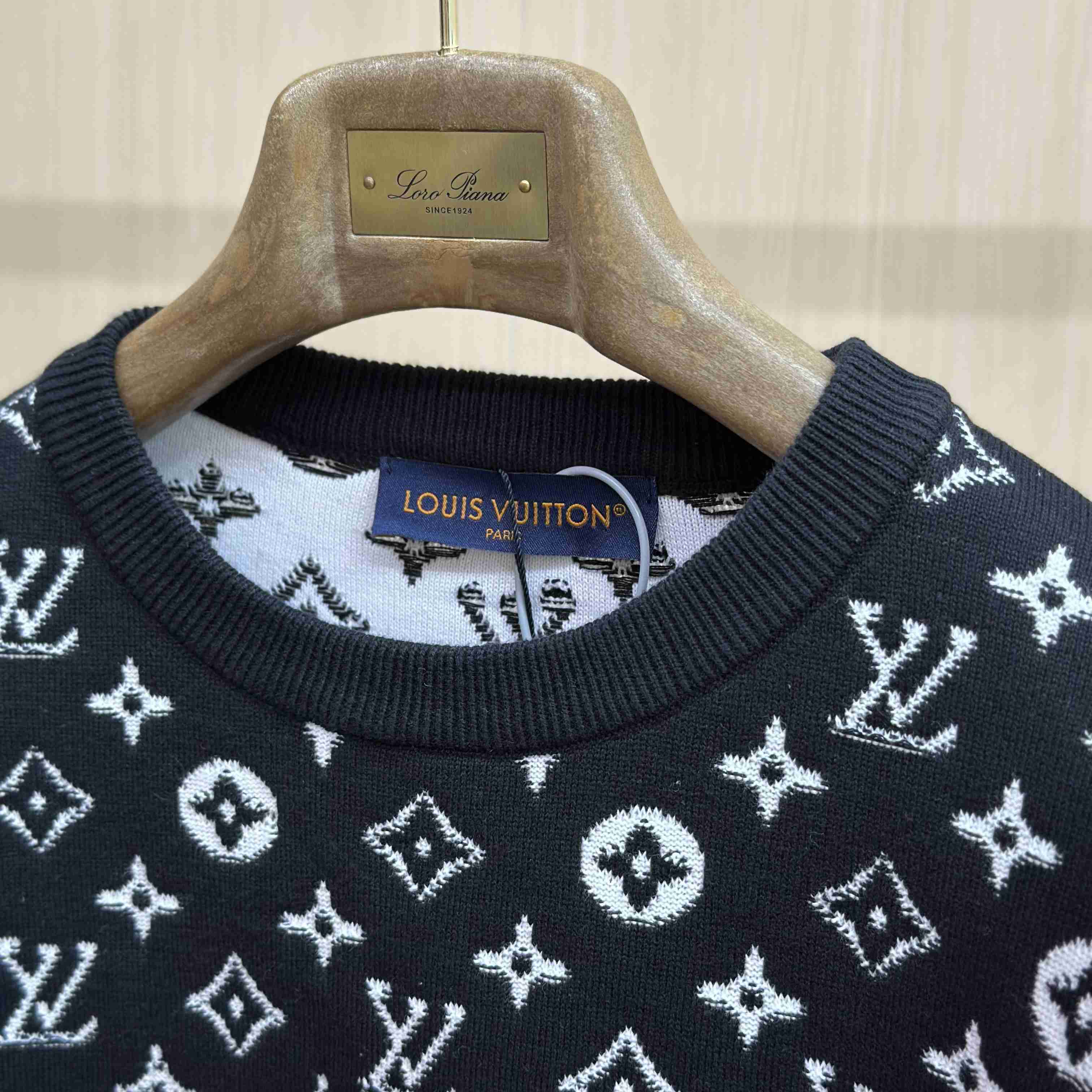 Louis Vuitton Gradient Cotton Crewneck 1AFAPX - DesignerGu