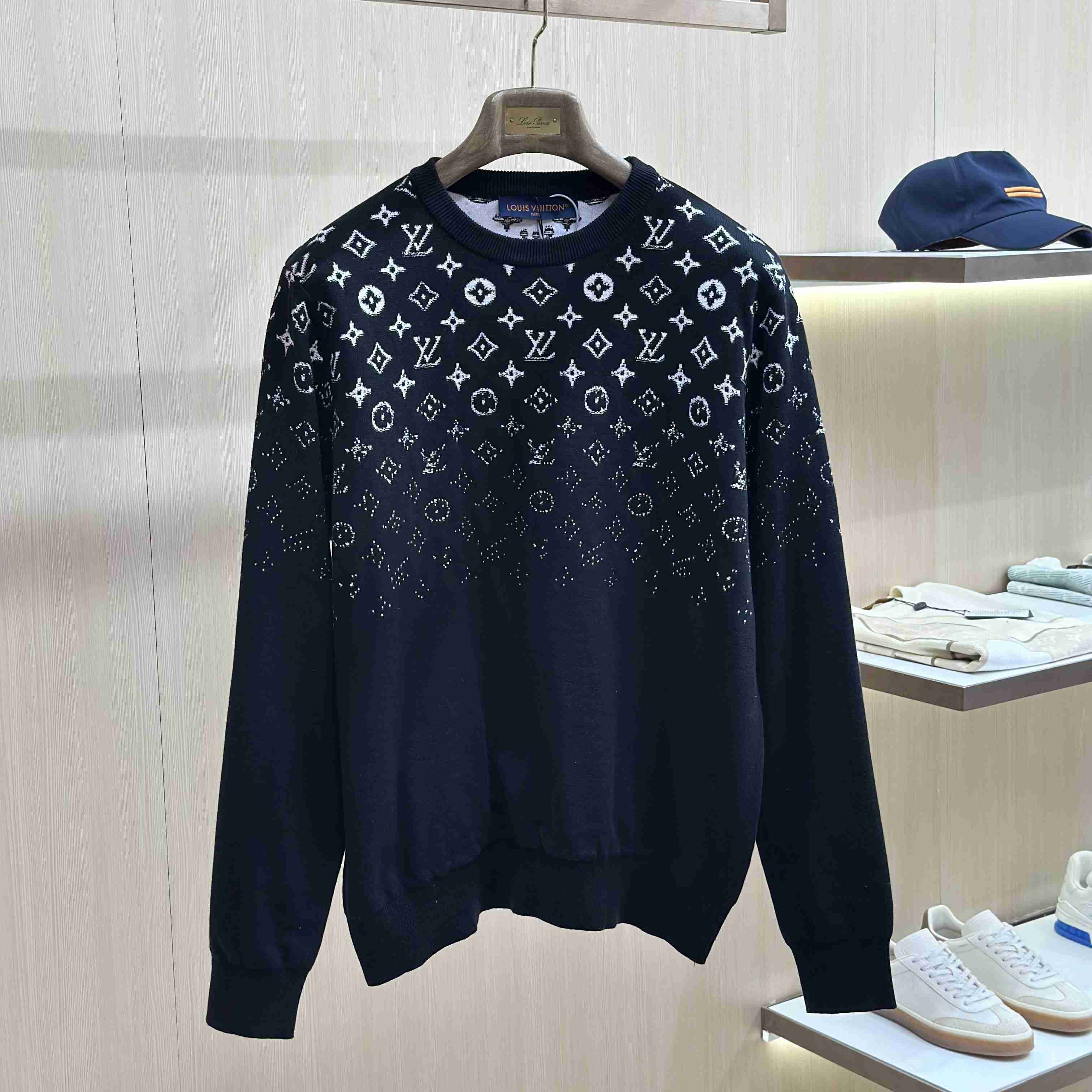 Louis Vuitton Gradient Cotton Crewneck 1AFAPX - DesignerGu