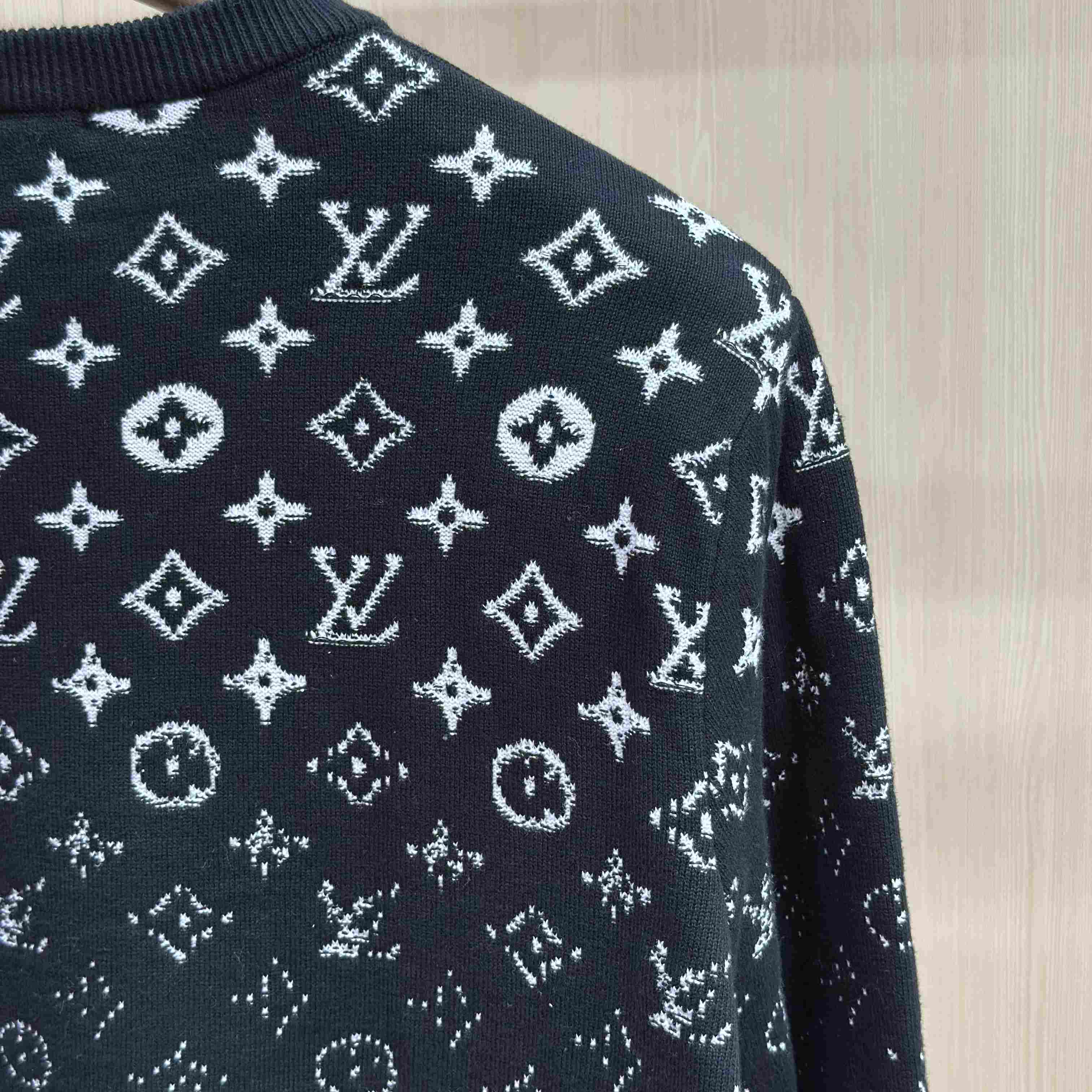 Louis Vuitton Gradient Cotton Crewneck 1AFAPX - DesignerGu