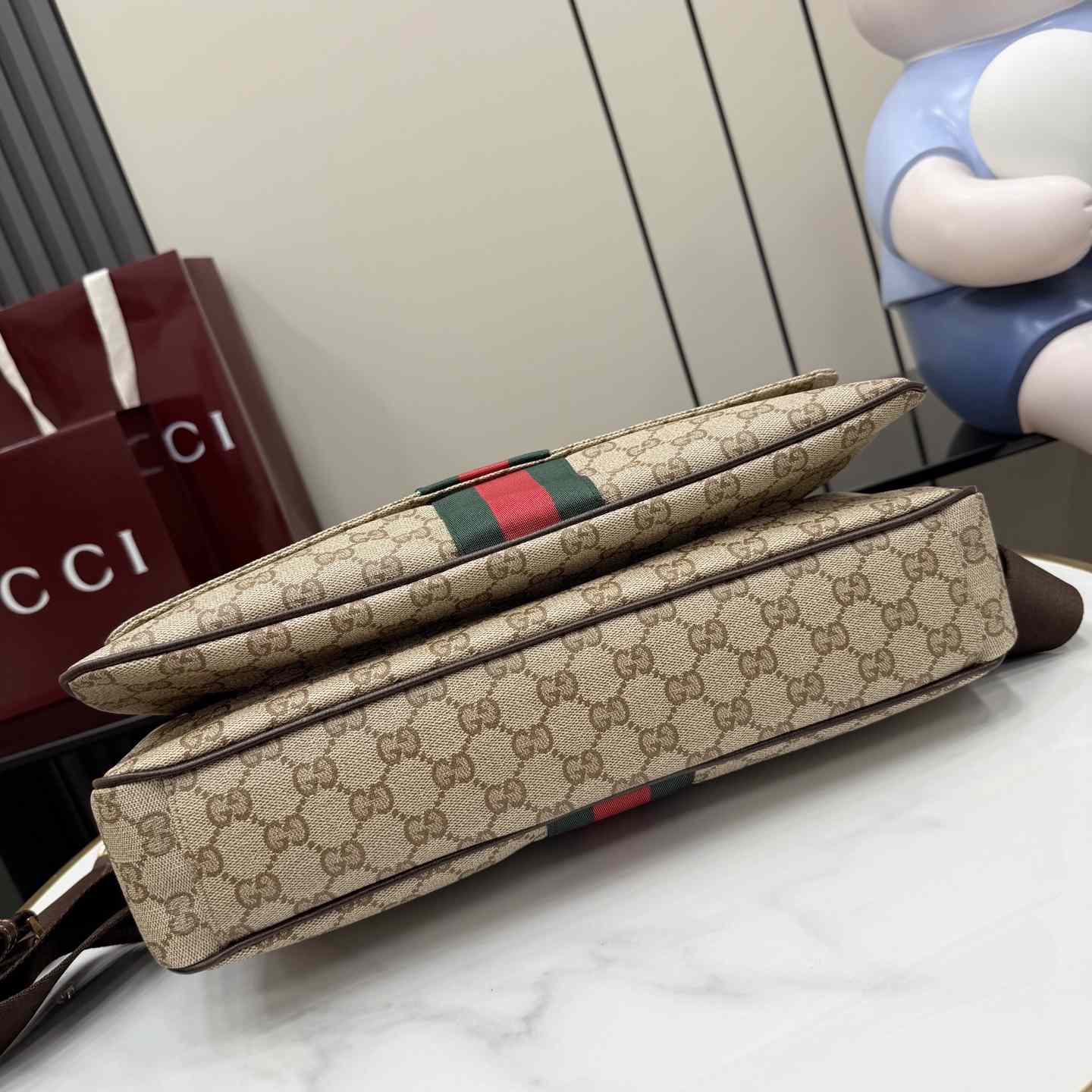 Gucci Essence Classic Medium Crossbody Bag A006JE - DesignerGu