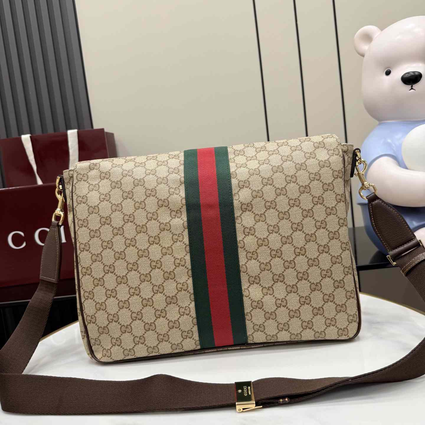 Gucci Essence Classic Medium Crossbody Bag A006JE - DesignerGu