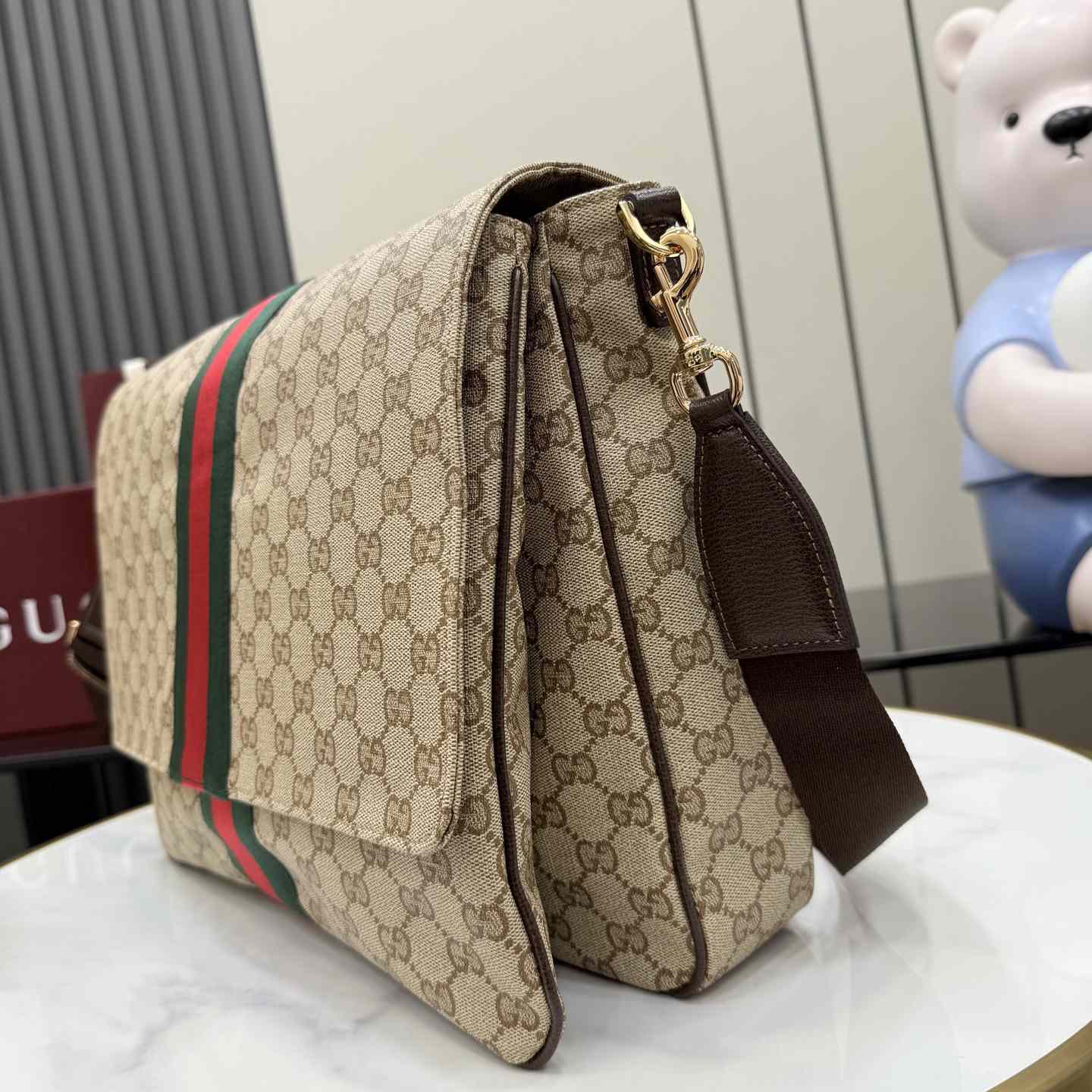 Gucci Essence Classic Medium Crossbody Bag A006JE - DesignerGu