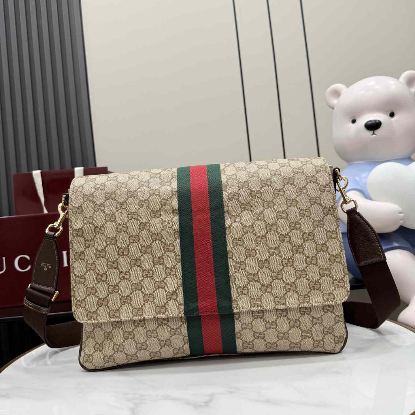 Gucci Essence Classic Medium Crossbody Bag A006JE - DesignerGu