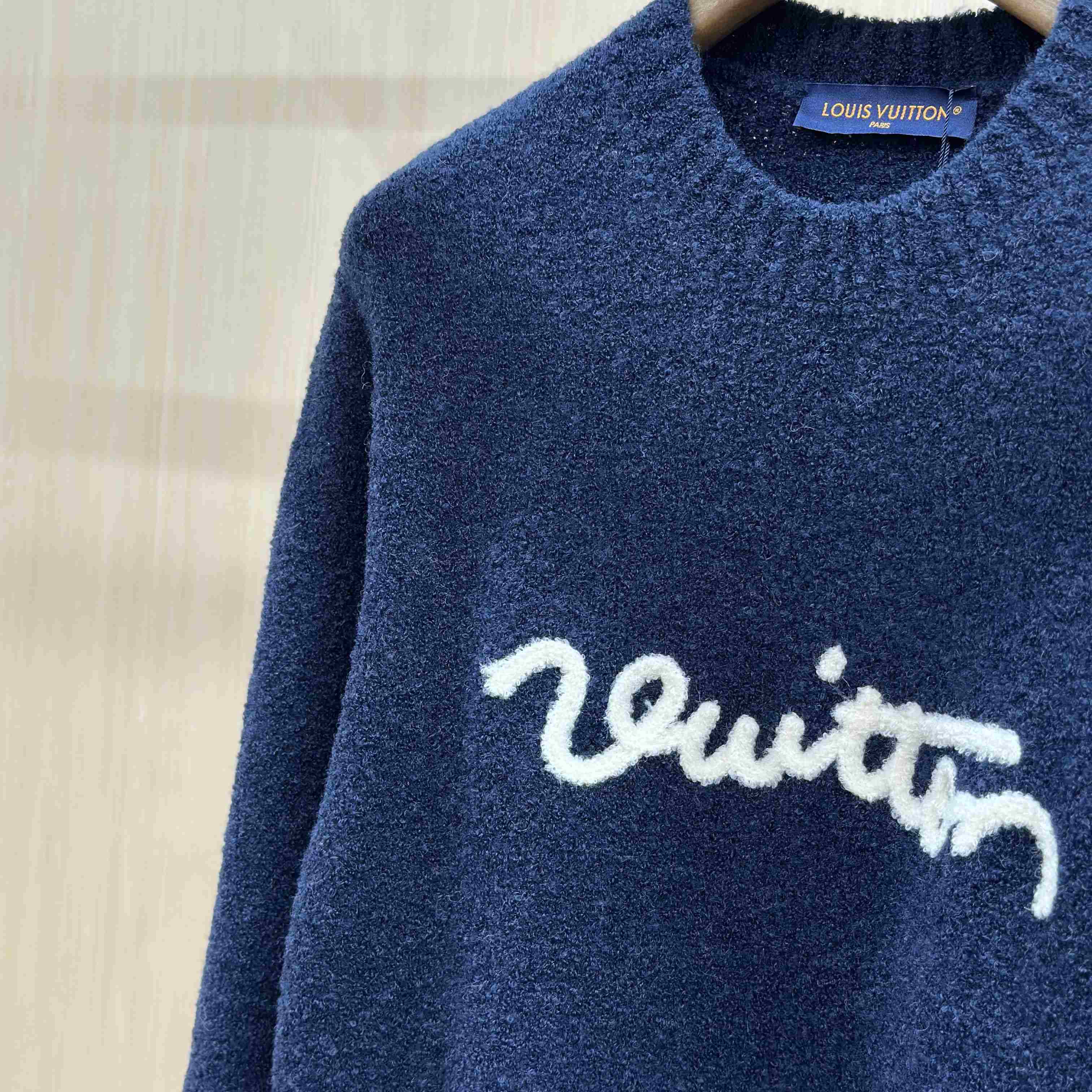 Louis Vuitton Embroidered Signature Long-Sleeved Crewneck 1AKLW3 - DesignerGu