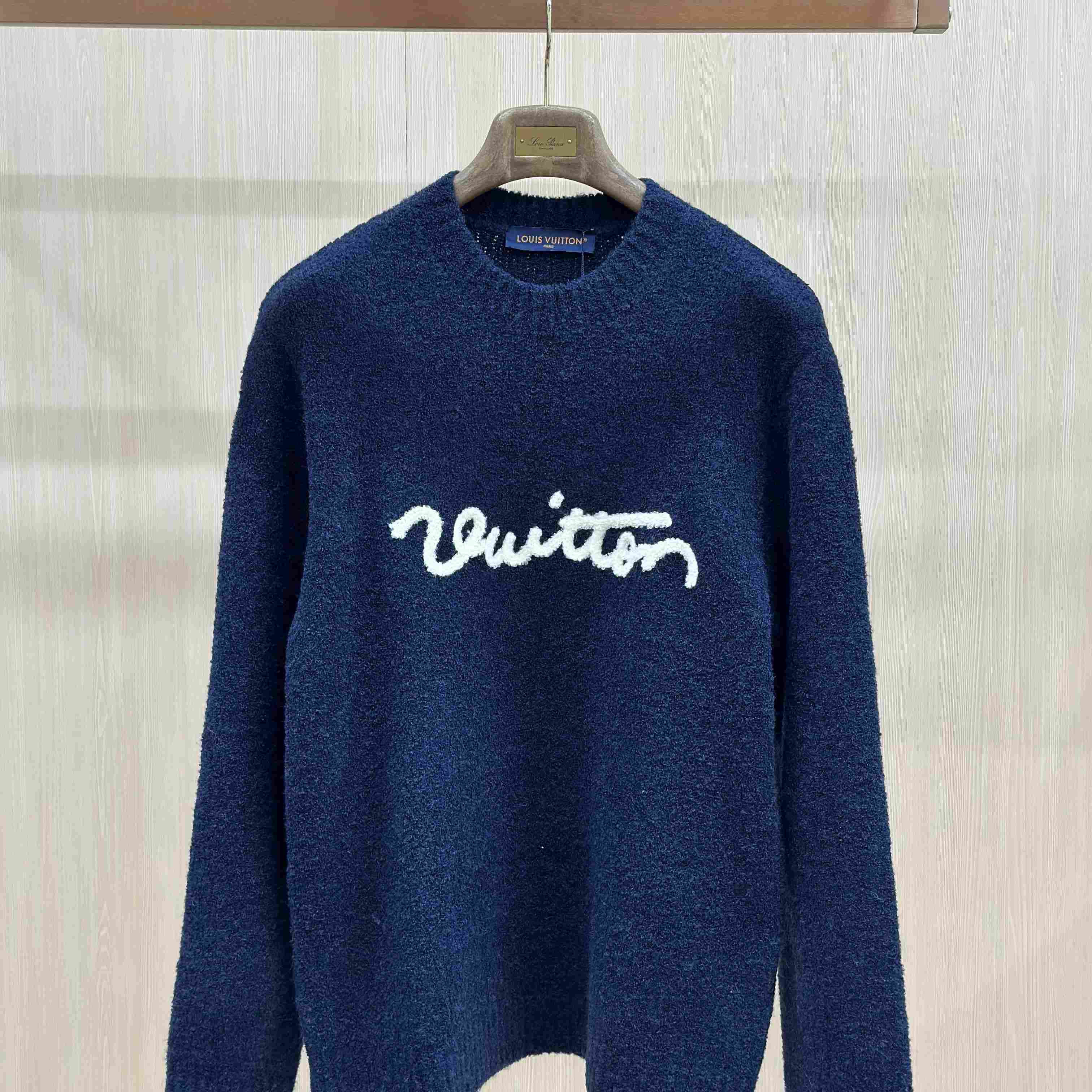 Louis Vuitton Embroidered Signature Long-Sleeved Crewneck 1AKLW3 - DesignerGu