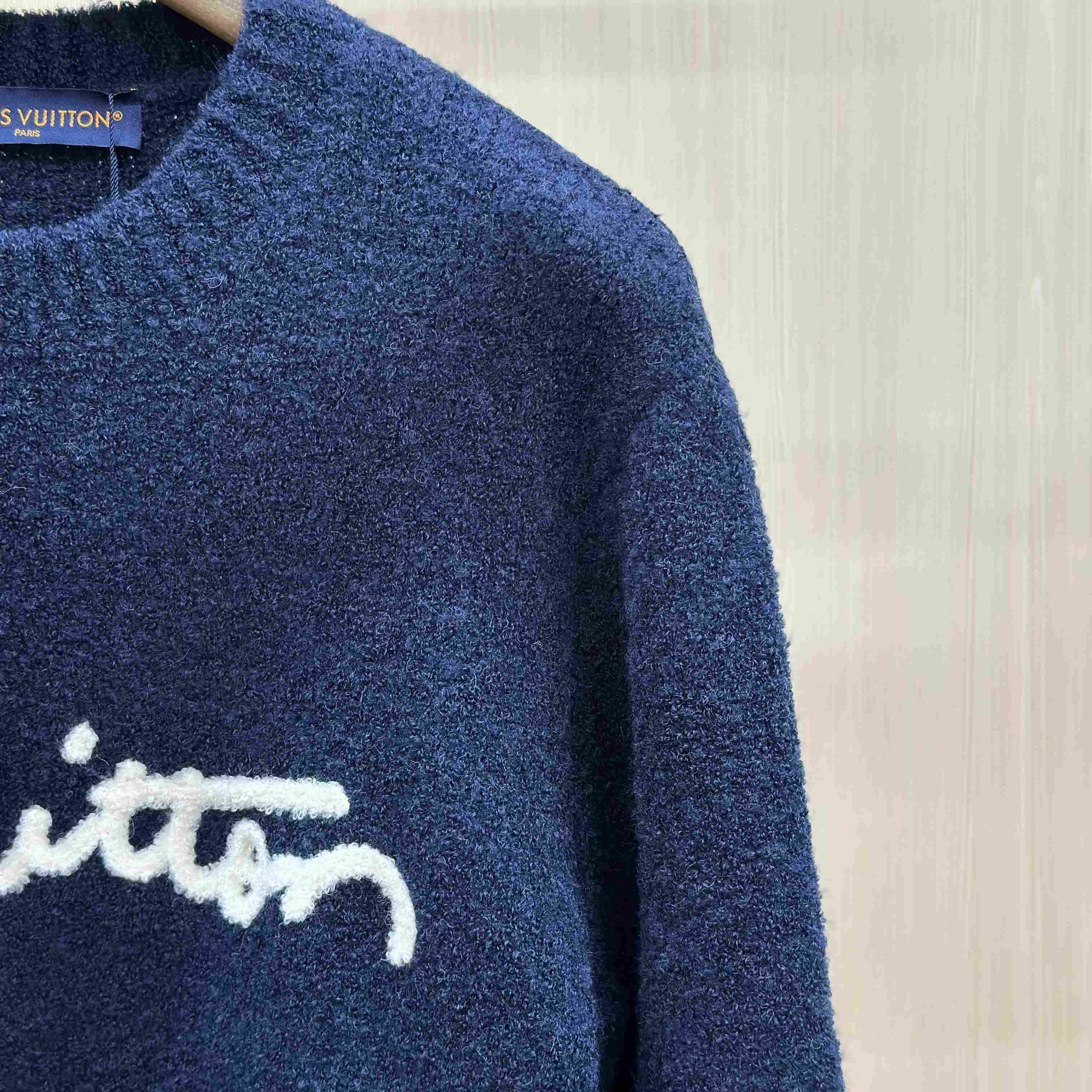Louis Vuitton Embroidered Signature Long-Sleeved Crewneck 1AKLW3 - DesignerGu