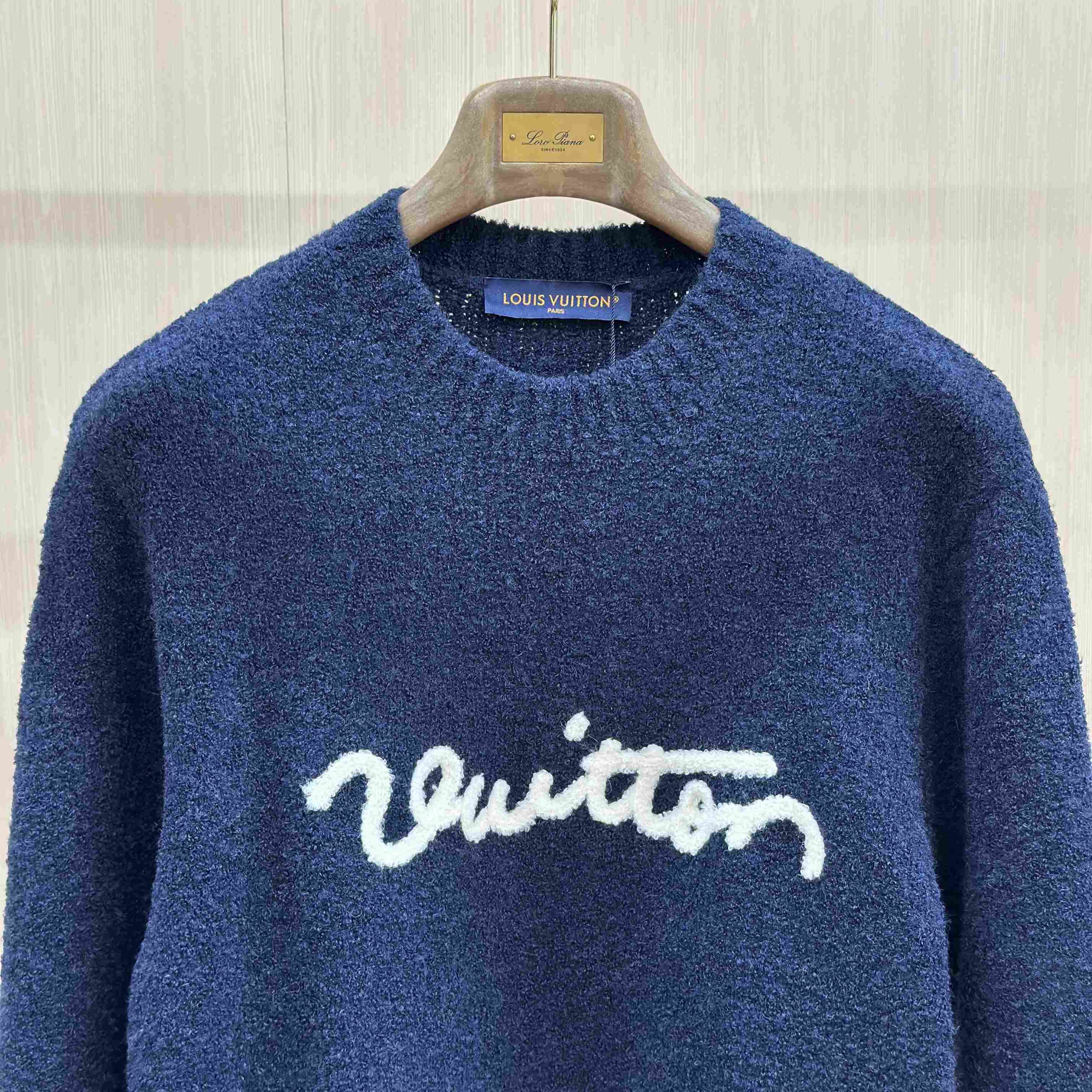 Louis Vuitton Embroidered Signature Long-Sleeved Crewneck 1AKLW3 - DesignerGu
