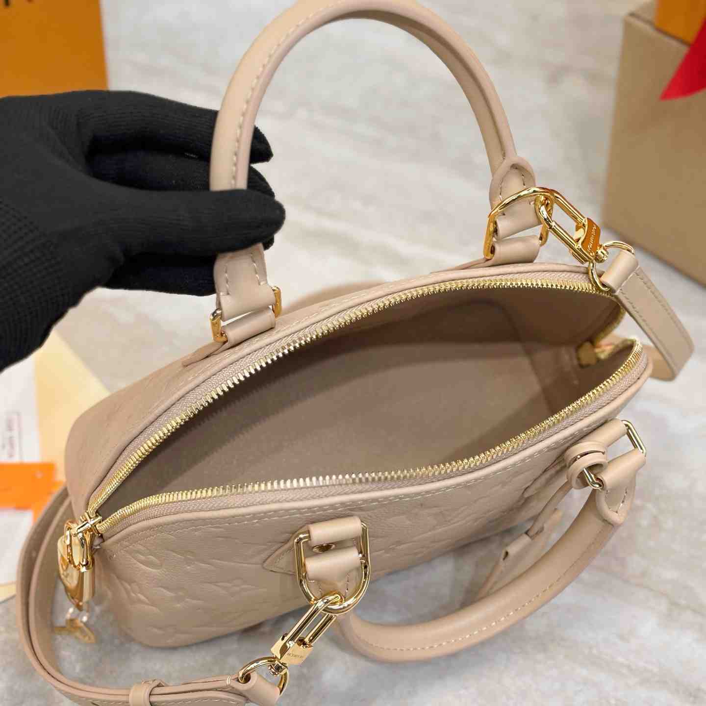 Louis Vuitton Alma BB M2A126 - DesignerGu