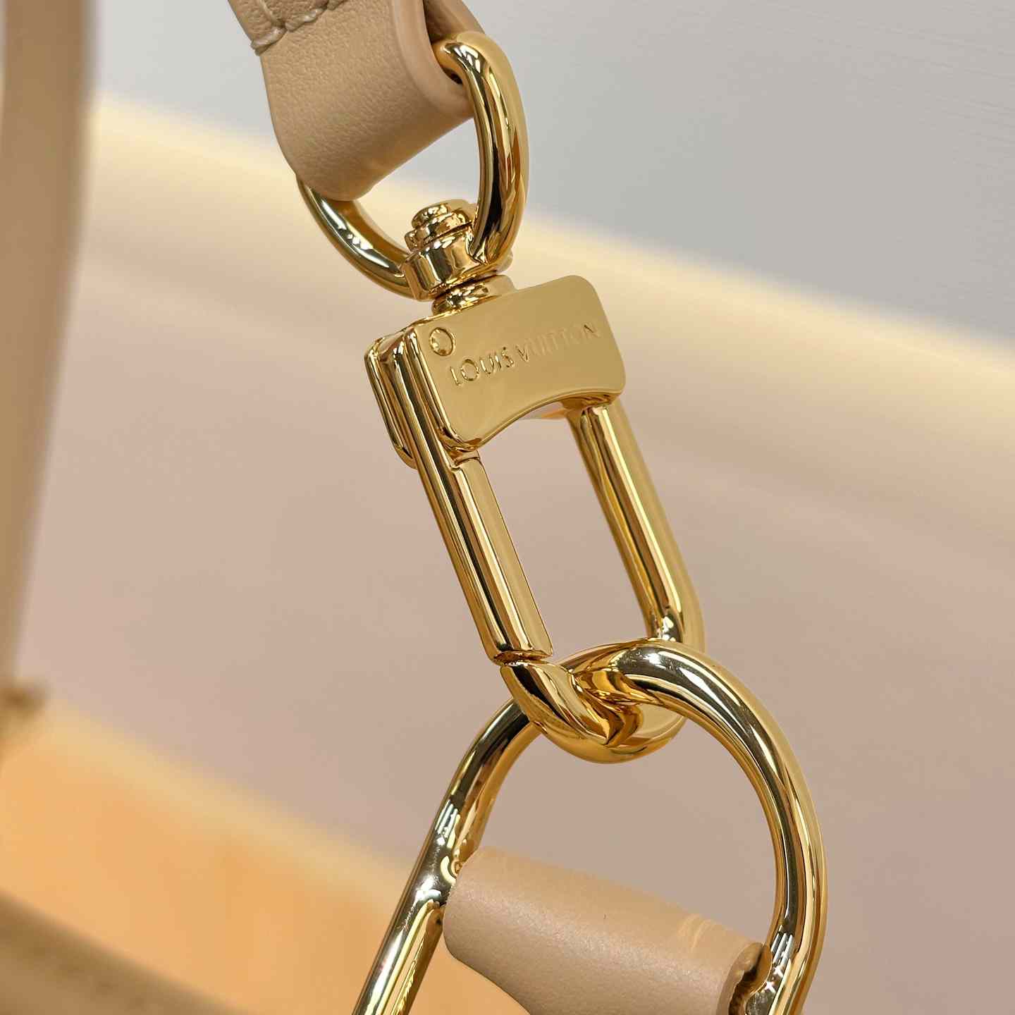 Louis Vuitton Alma BB M2A126 - DesignerGu