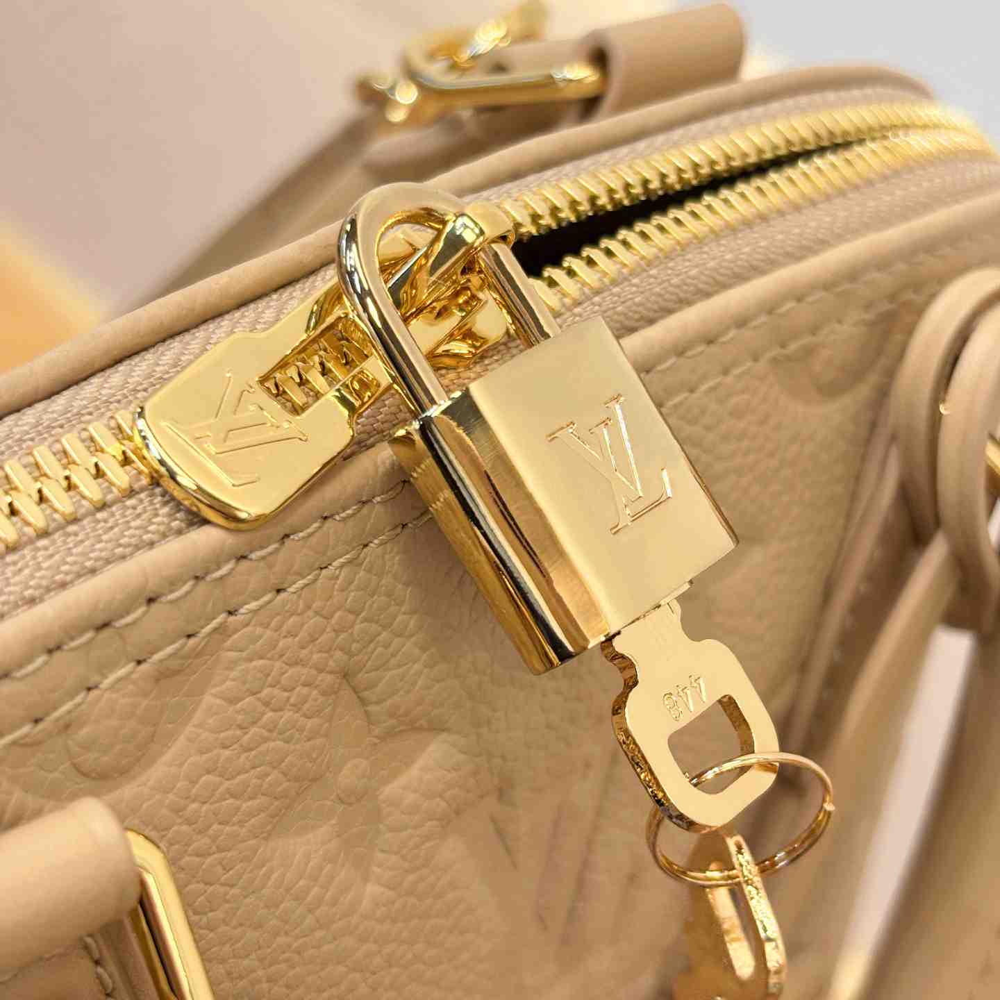 Louis Vuitton Alma BB M2A126 - DesignerGu