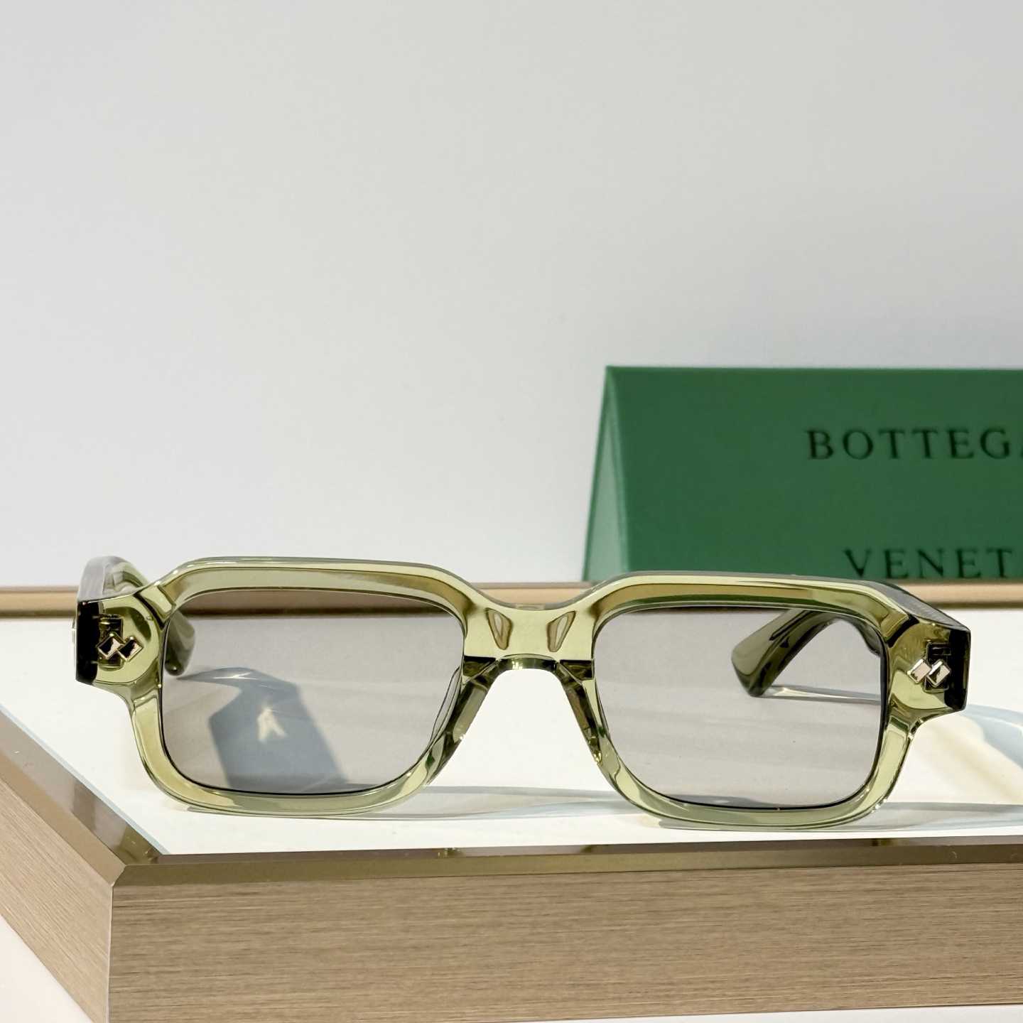 Bottega Veneta BV1442S Sunglasses    - DesignerGu
