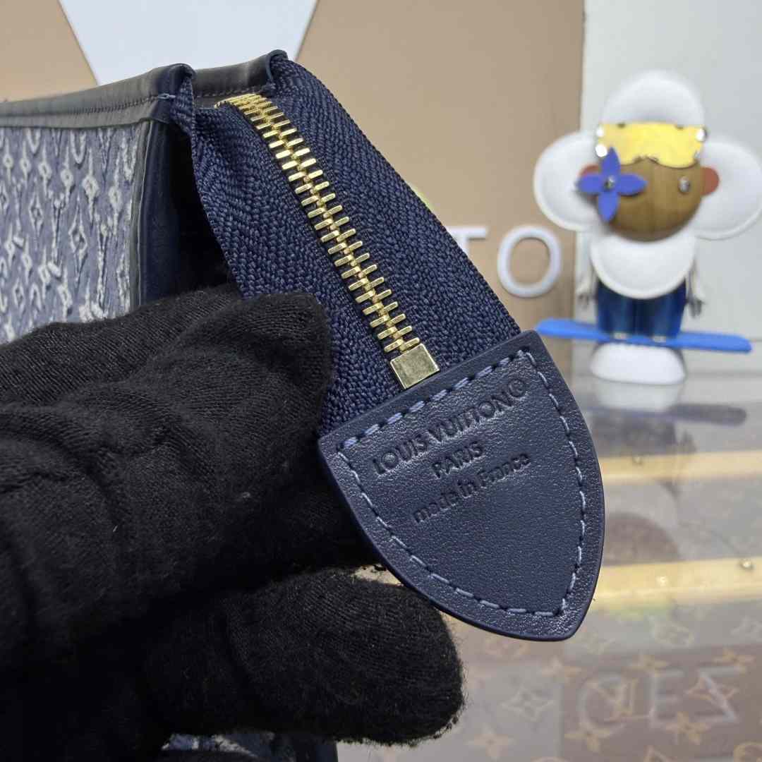 Louis Vuitton Poche Toilette M2A310 - DesignerGu