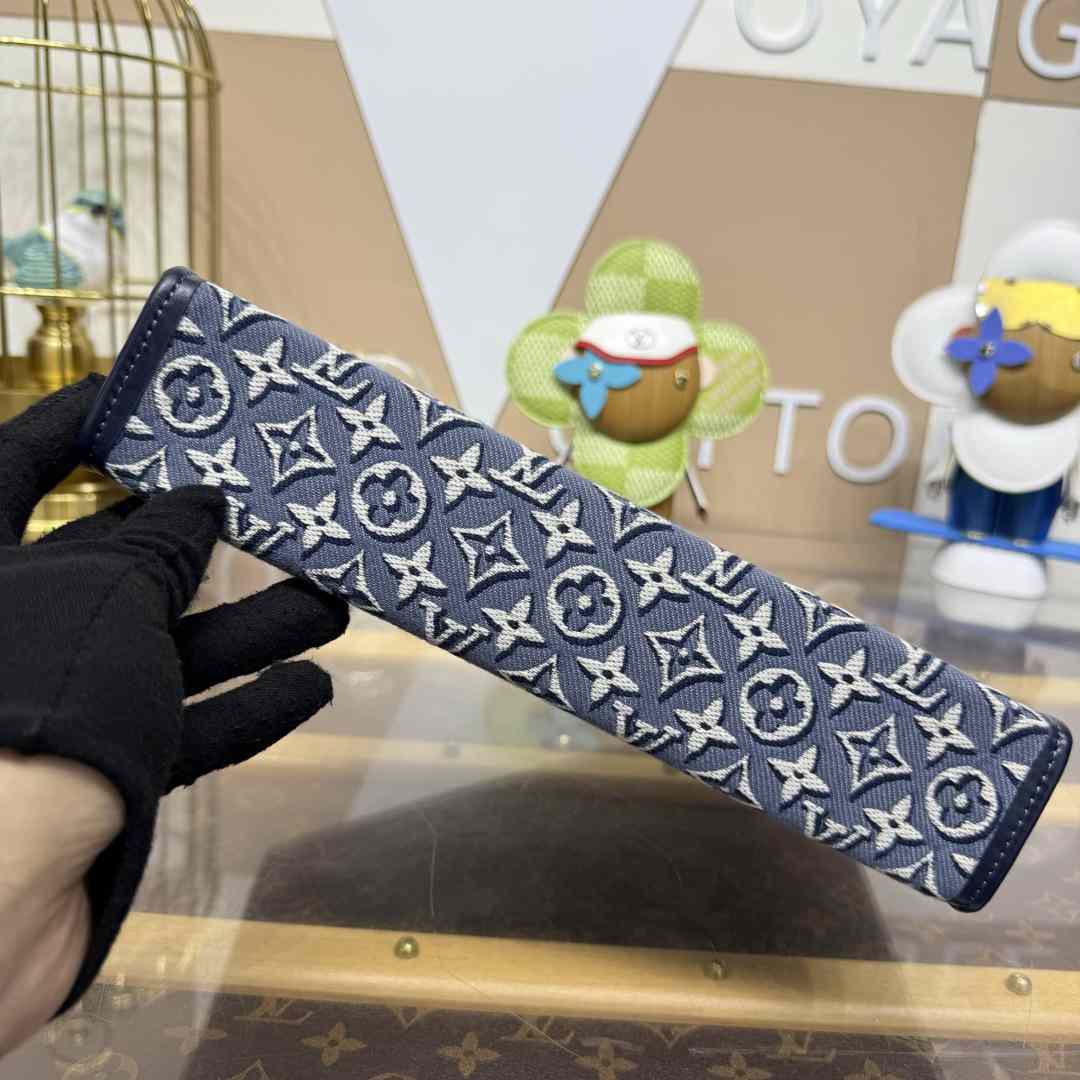 Louis Vuitton Poche Toilette M2A310 - DesignerGu