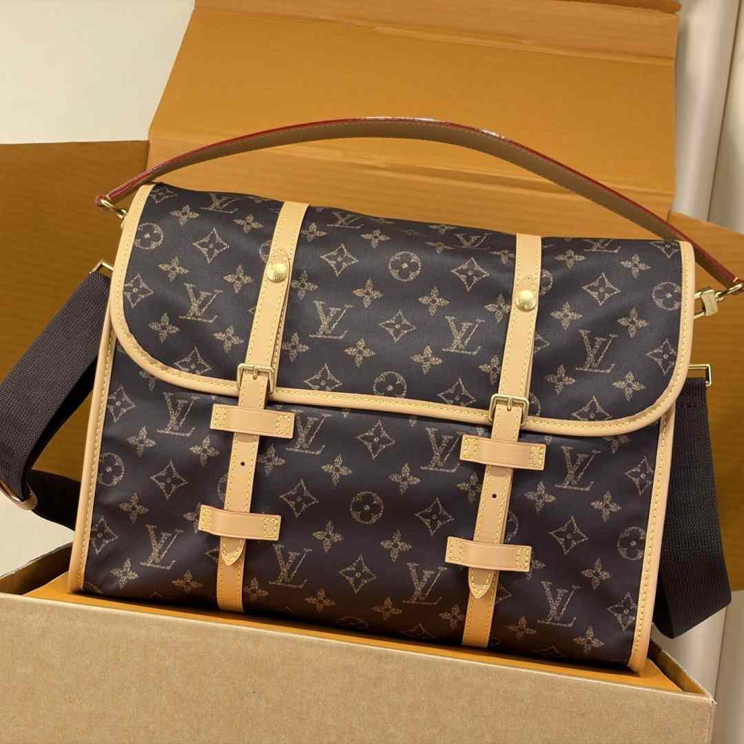 Louis Vuitton Jet Lag Bag MM Louis Vuitton Silk Tech M2A425 - DesignerGu